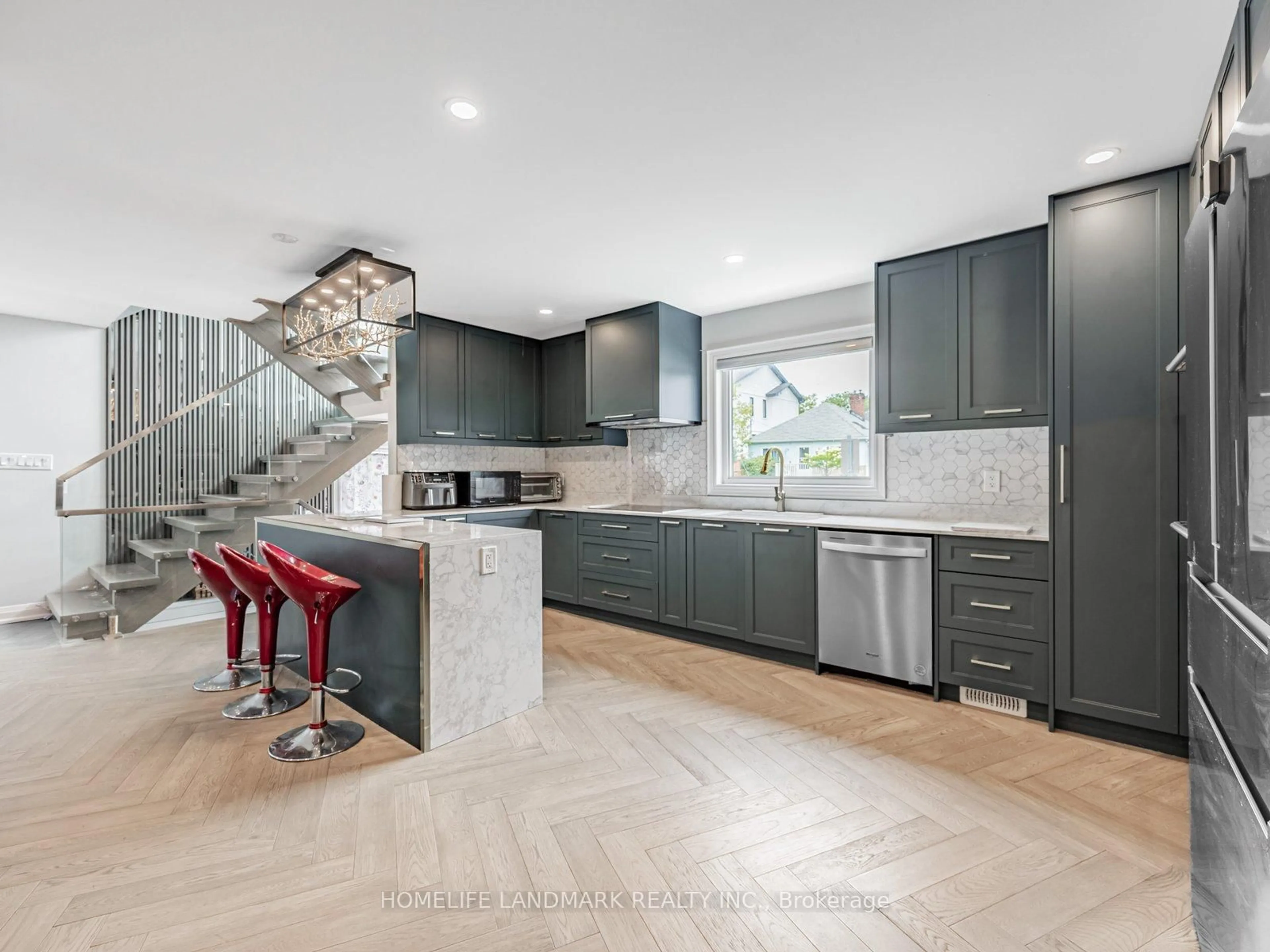 Open concept kitchen, ceramic/tile floor for 606 Annland St, Pickering Ontario L1W 1A7