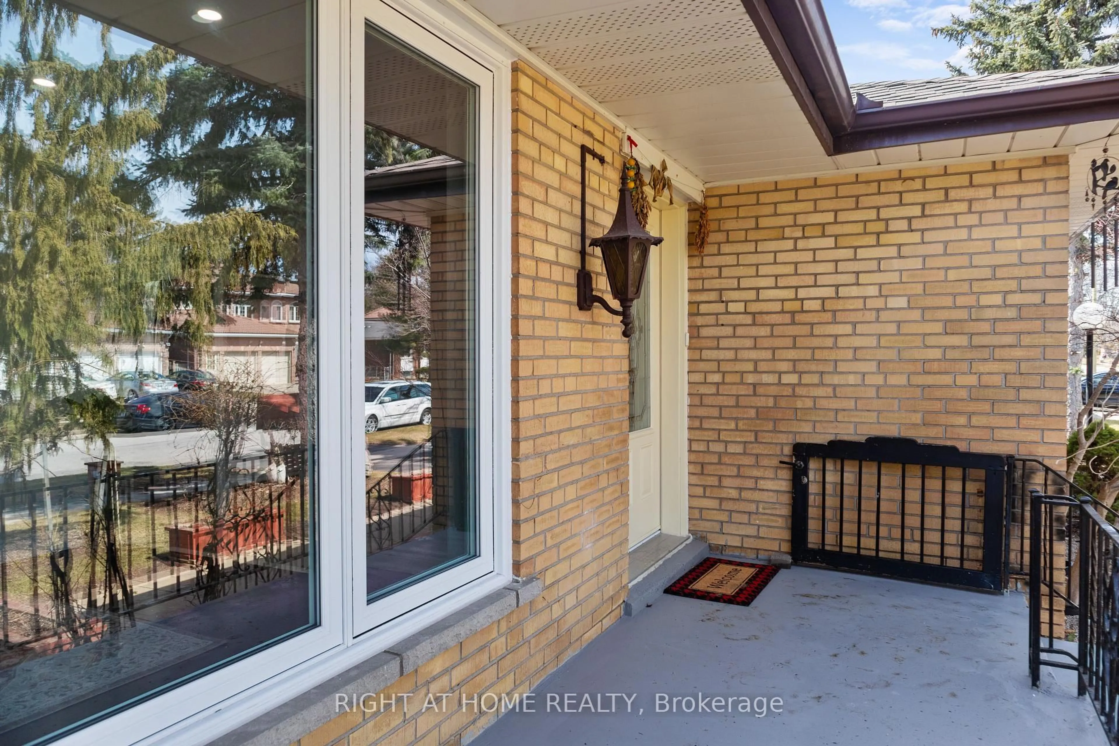 Indoor entryway for 2 Emmeline Cres, Toronto Ontario M1S 1L2