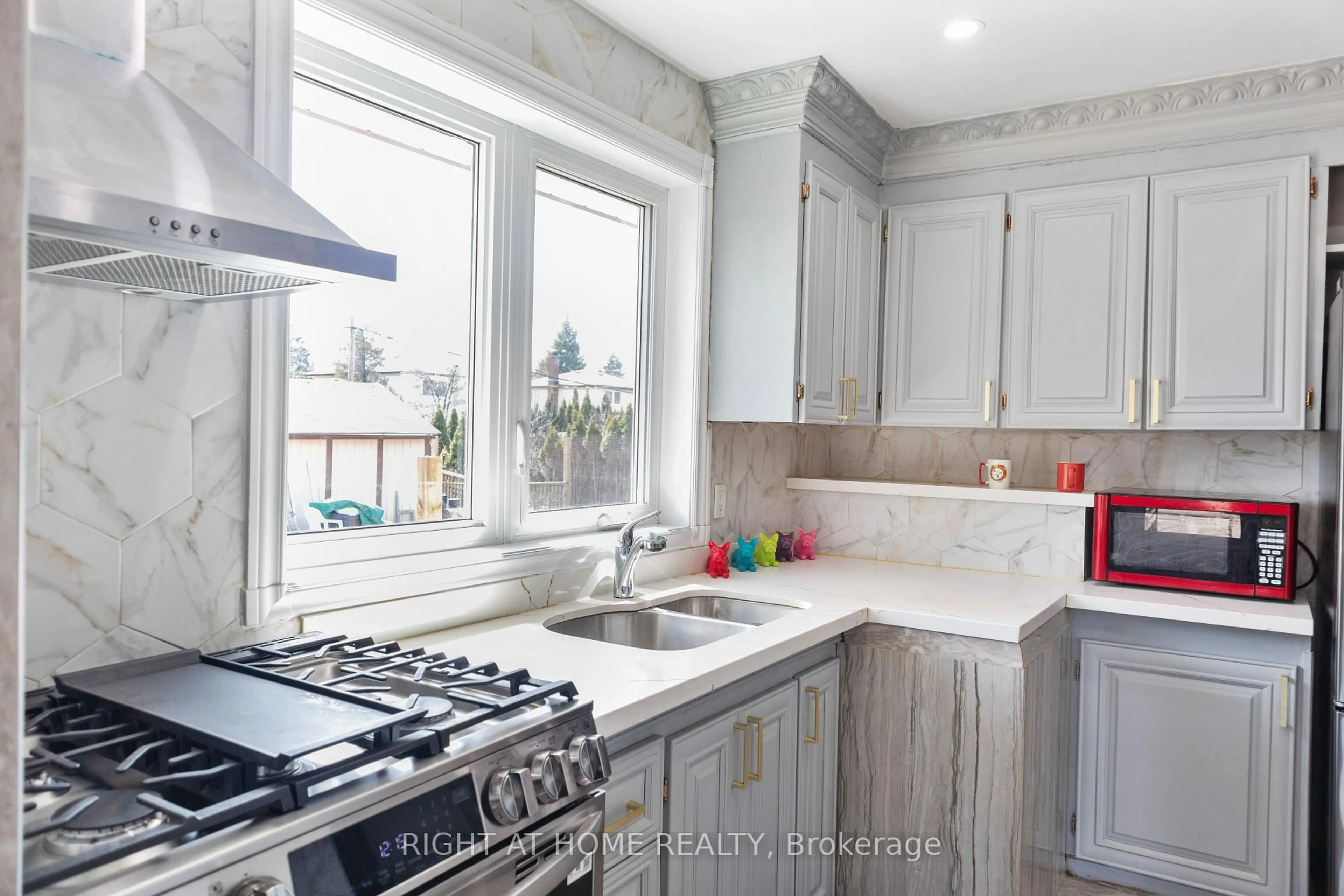 Unknown for 2 Emmeline Cres, Toronto Ontario M1S 1L2