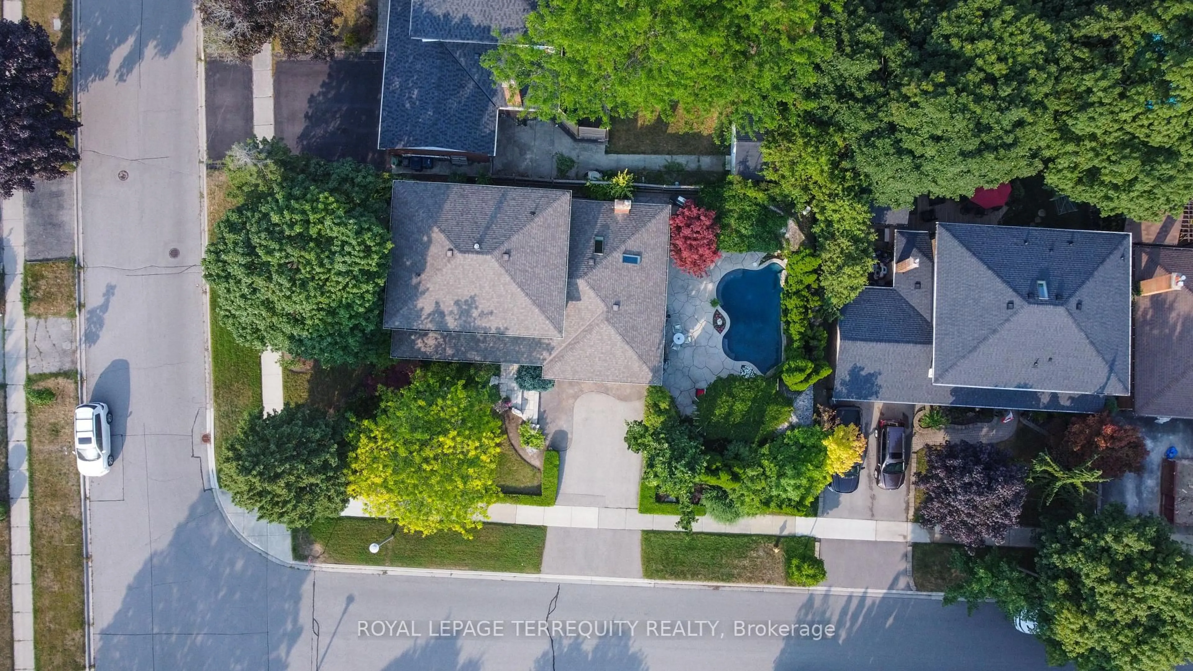 A pic from outside/outdoor area/front of a property/back of a property/a pic from drone, street for 2 Creekwood Dr, Toronto Ontario M1E 4L7