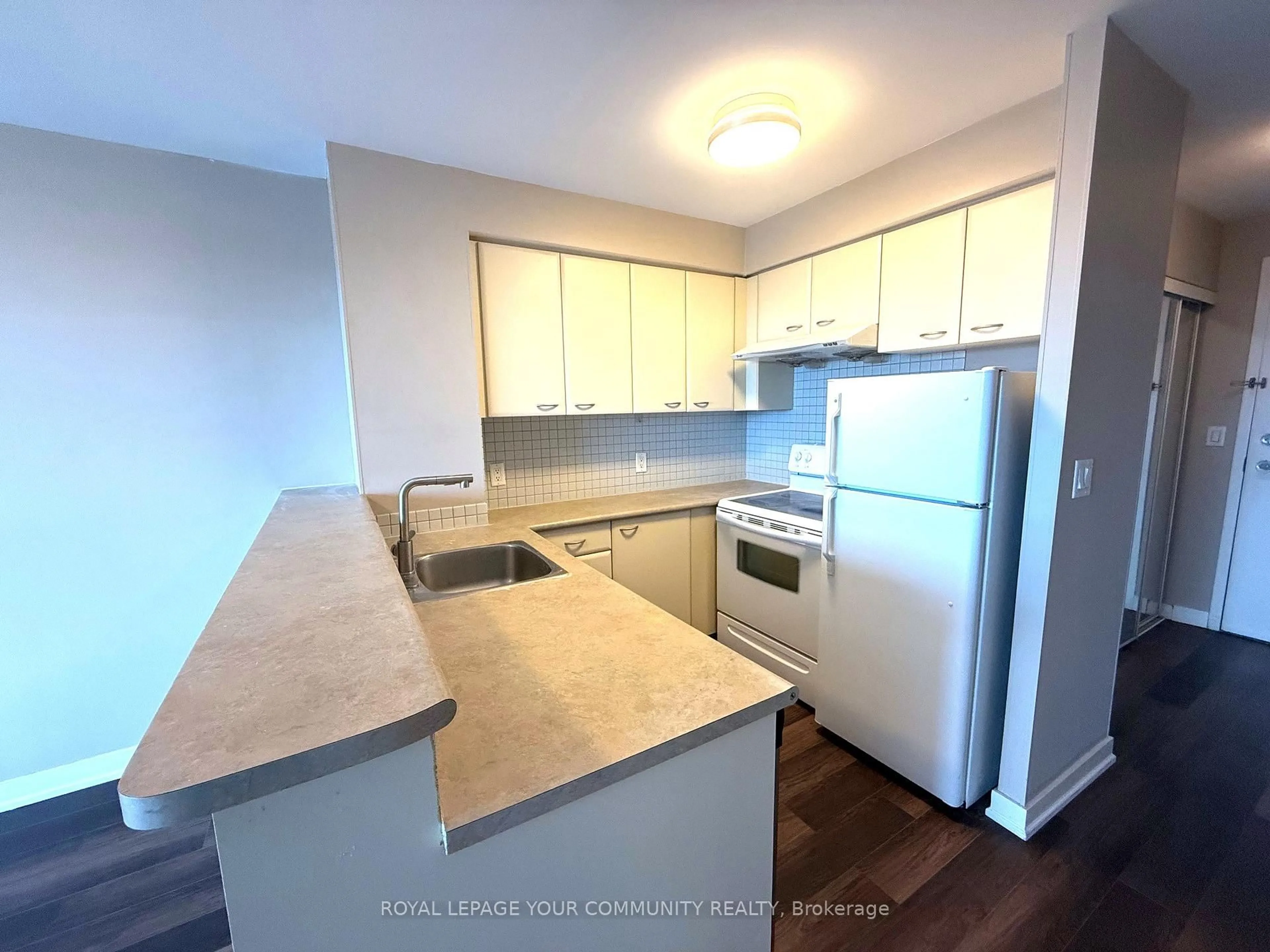 Standard kitchen, unknown for 38 Lee Centre Dr #3512, Toronto Ontario M1H 3J7