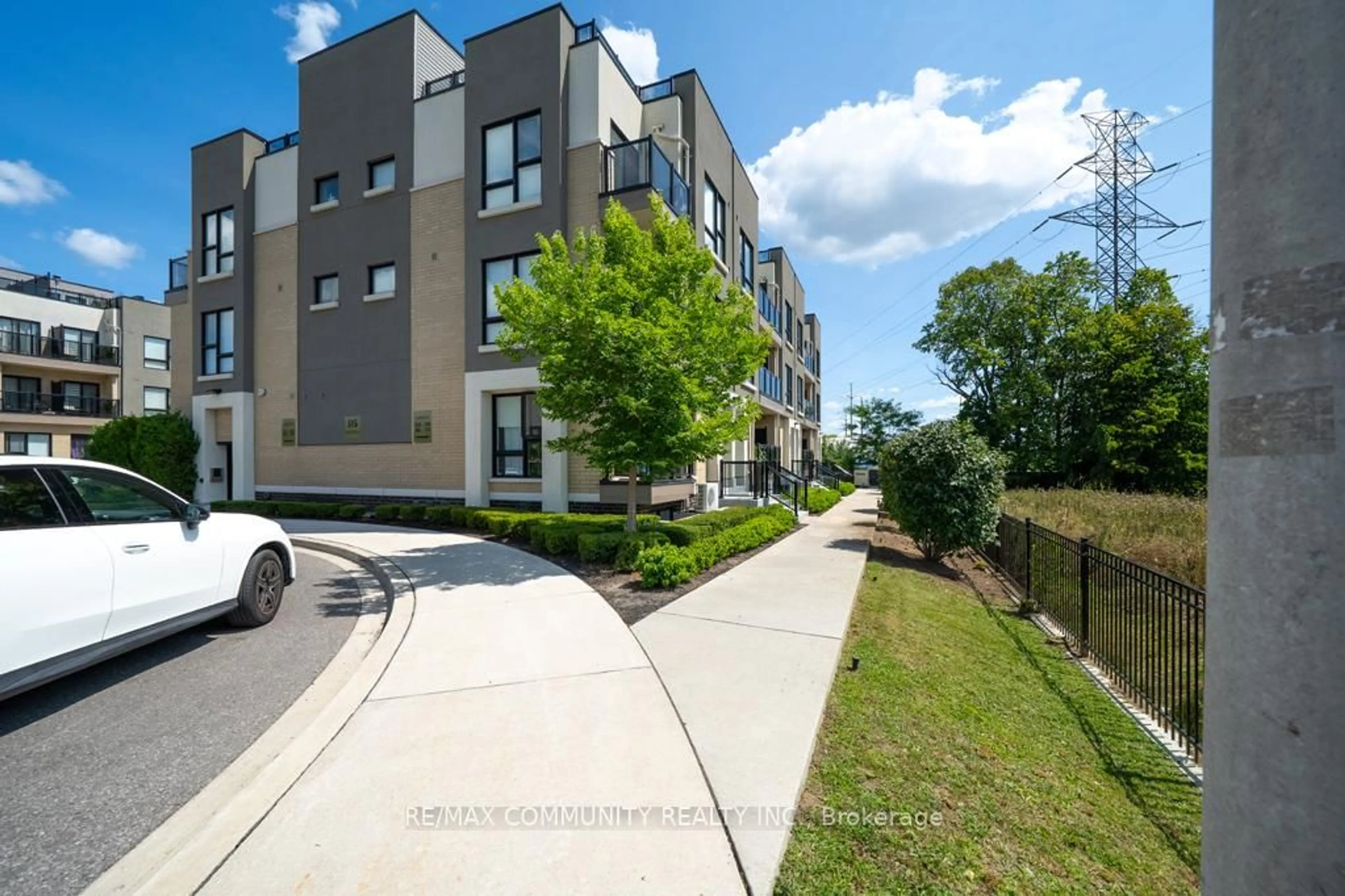 A pic from outside/outdoor area/front of a property/back of a property/a pic from drone, street for 515 Kingbird Grve #234, Toronto Ontario M1B 0E4