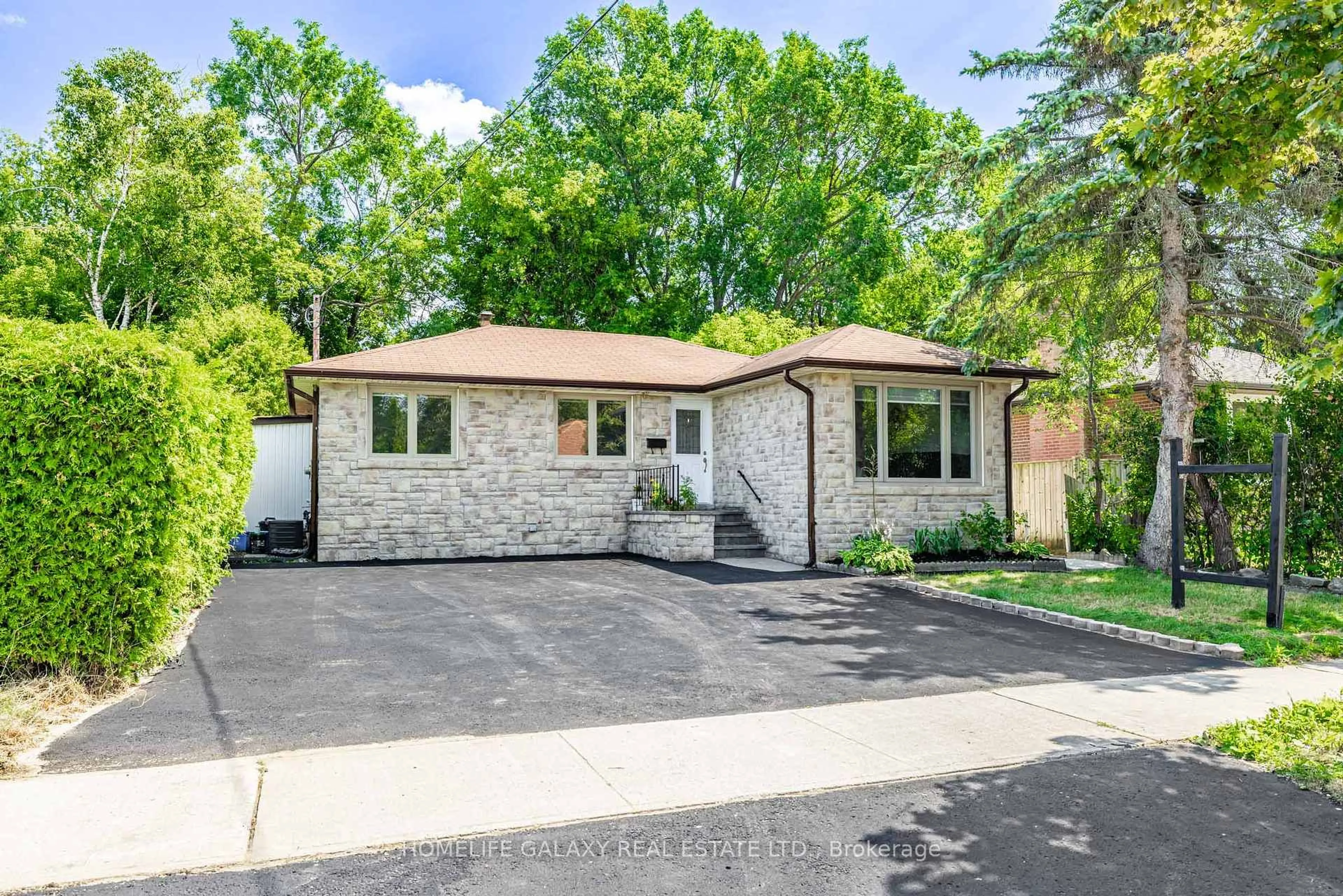 Home with brick exterior material, street for 133 Lupin Dr, Whitby Ontario L1N 1X9