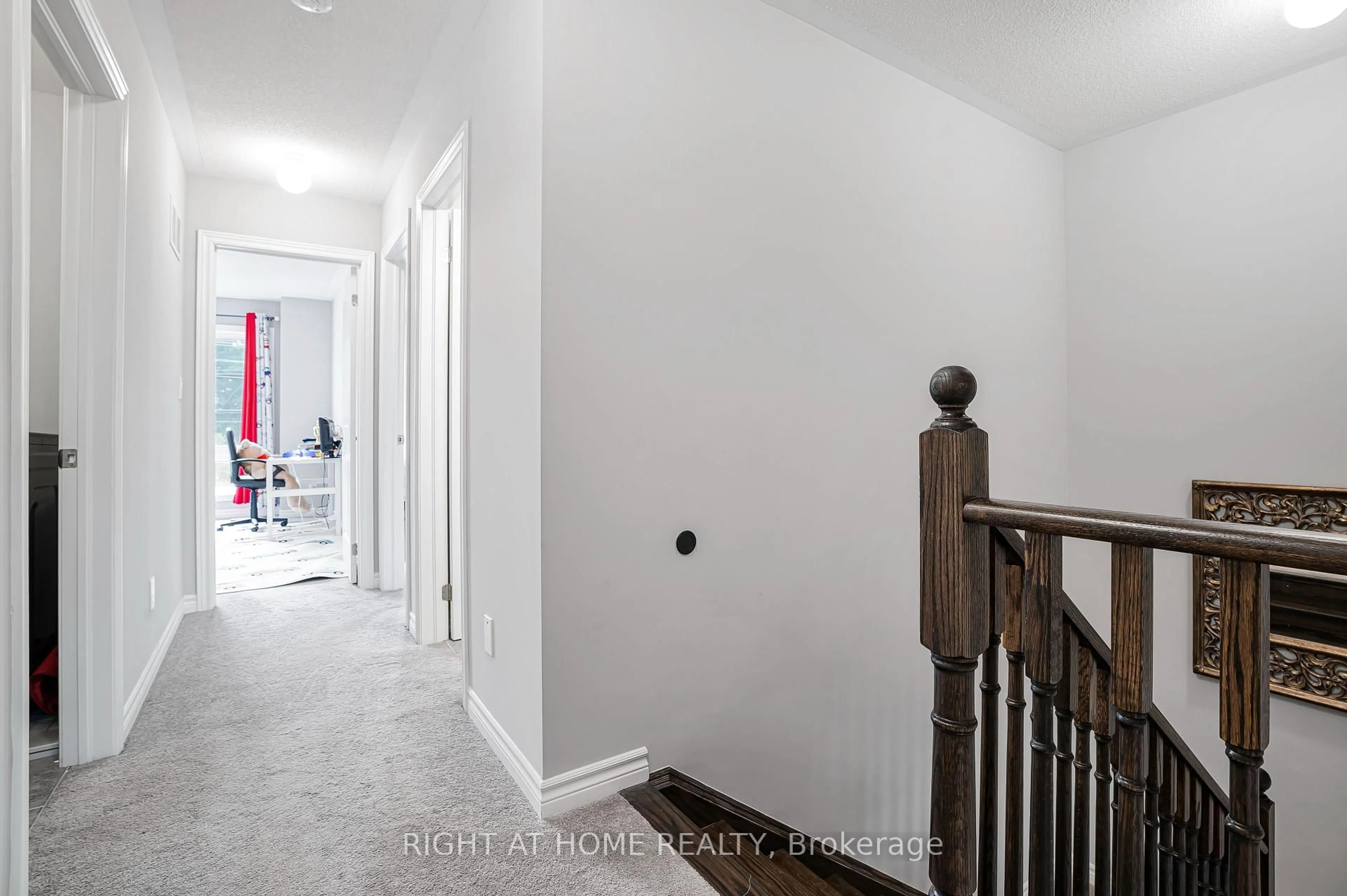Indoor entryway for 192 Closson Dr, Whitby Ontario L1P 0M6