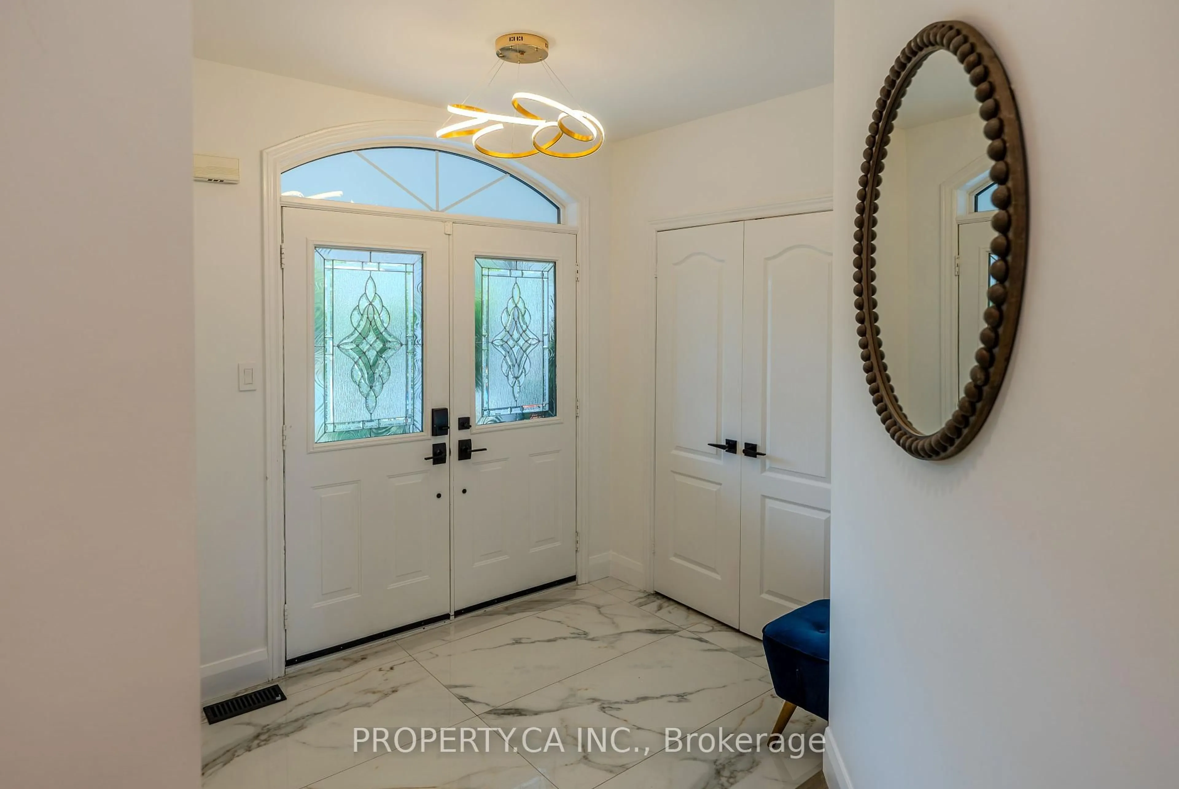 Indoor entryway for 49 Sonley Dr, Whitby Ontario L1R 3B7