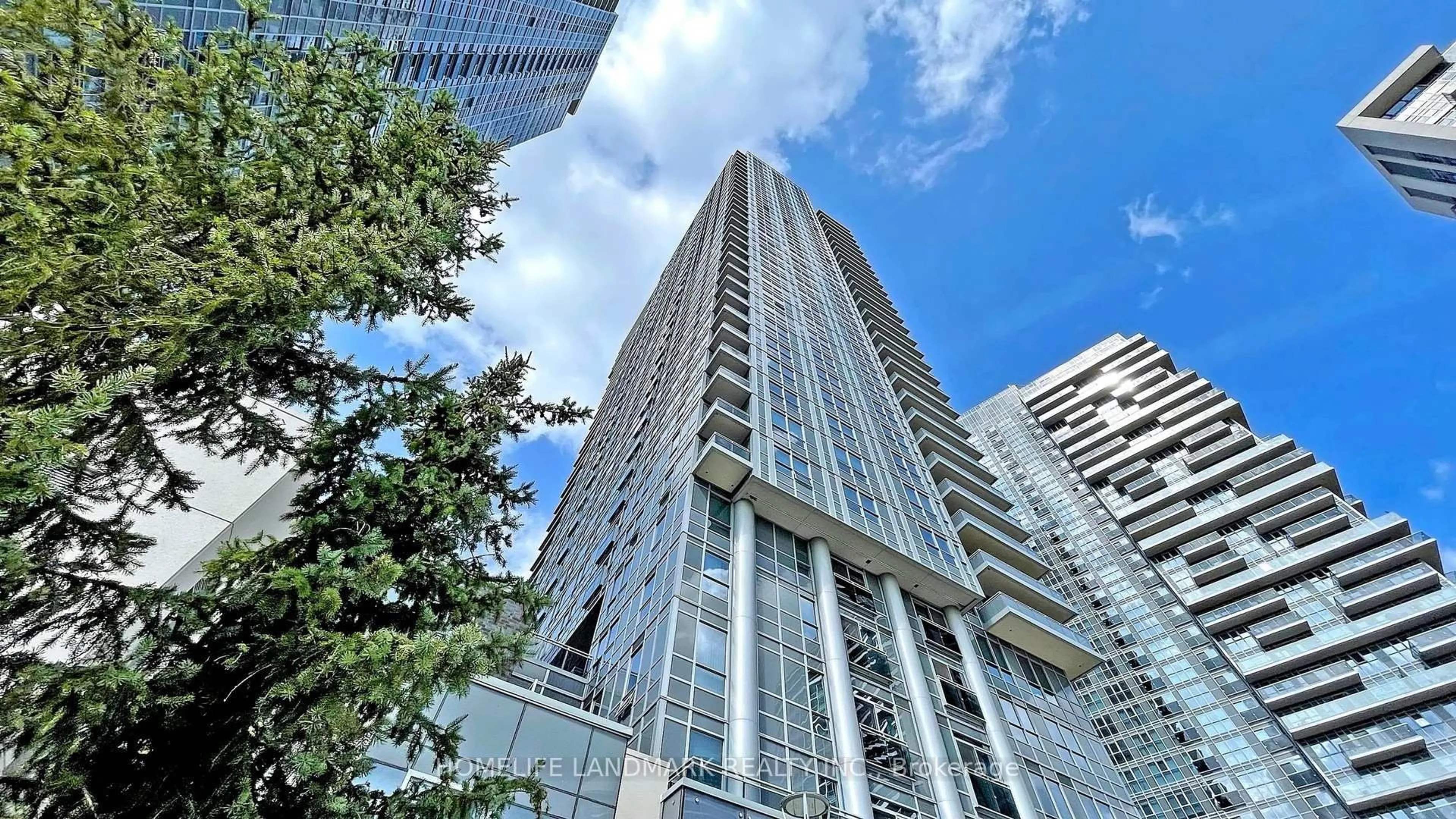 Indoor foyer for 255 Village Green Sq #1803, Toronto Ontario M1S 0L7