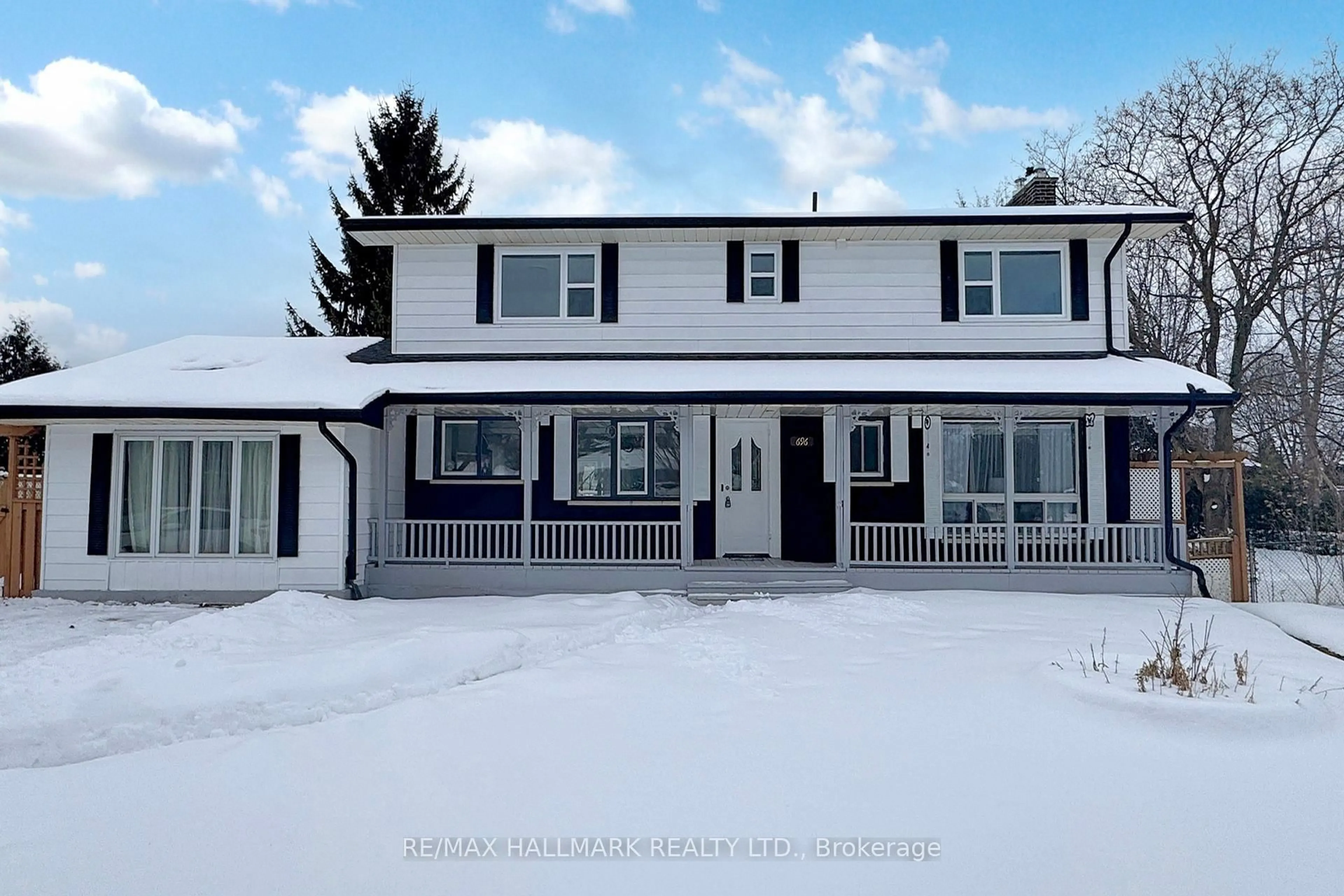 Home with vinyl exterior material, street for 696 Jasmine Cres, Oshawa Ontario L1G 3C3