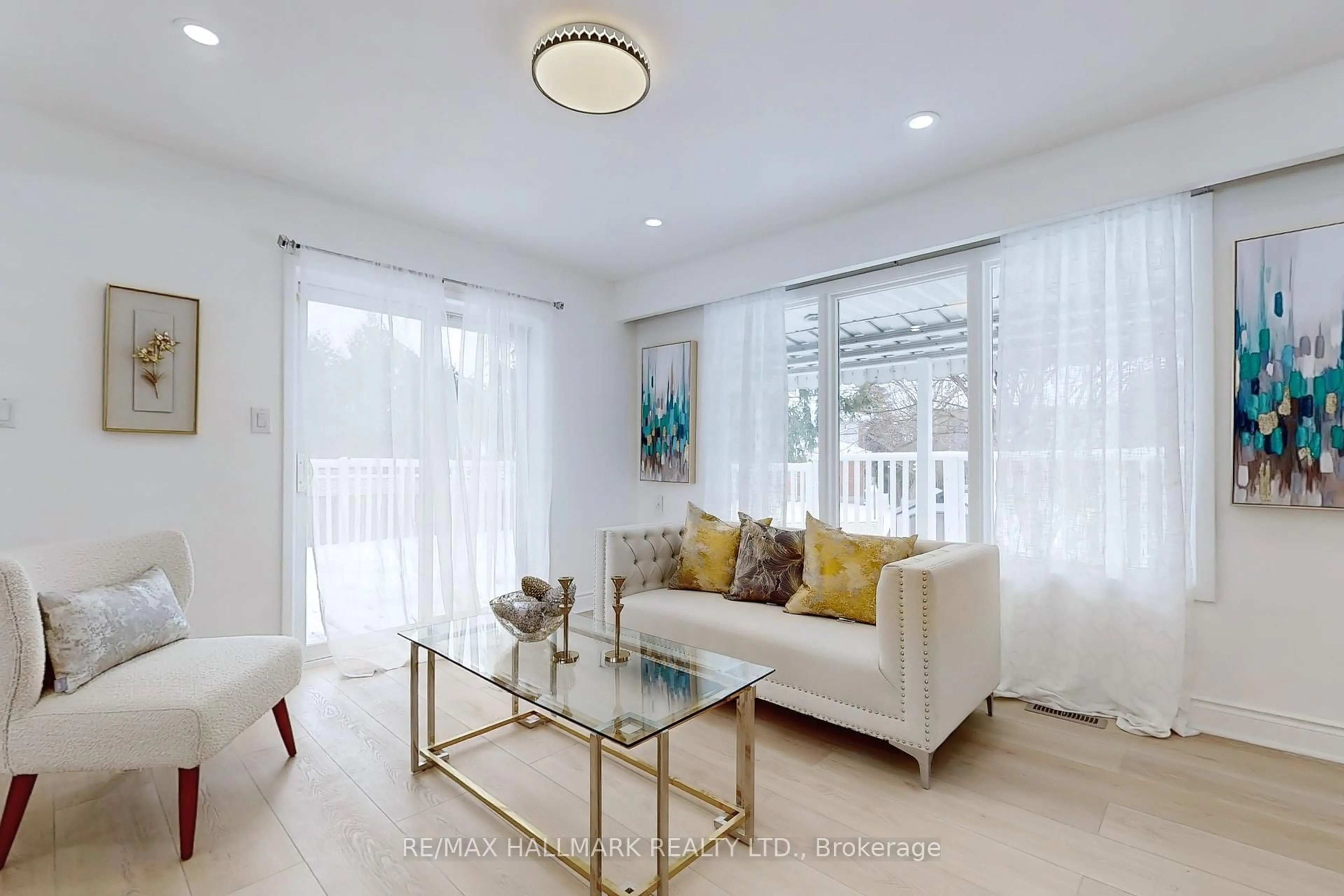 Living room with furniture, unknown for 696 Jasmine Cres, Oshawa Ontario L1G 3C3