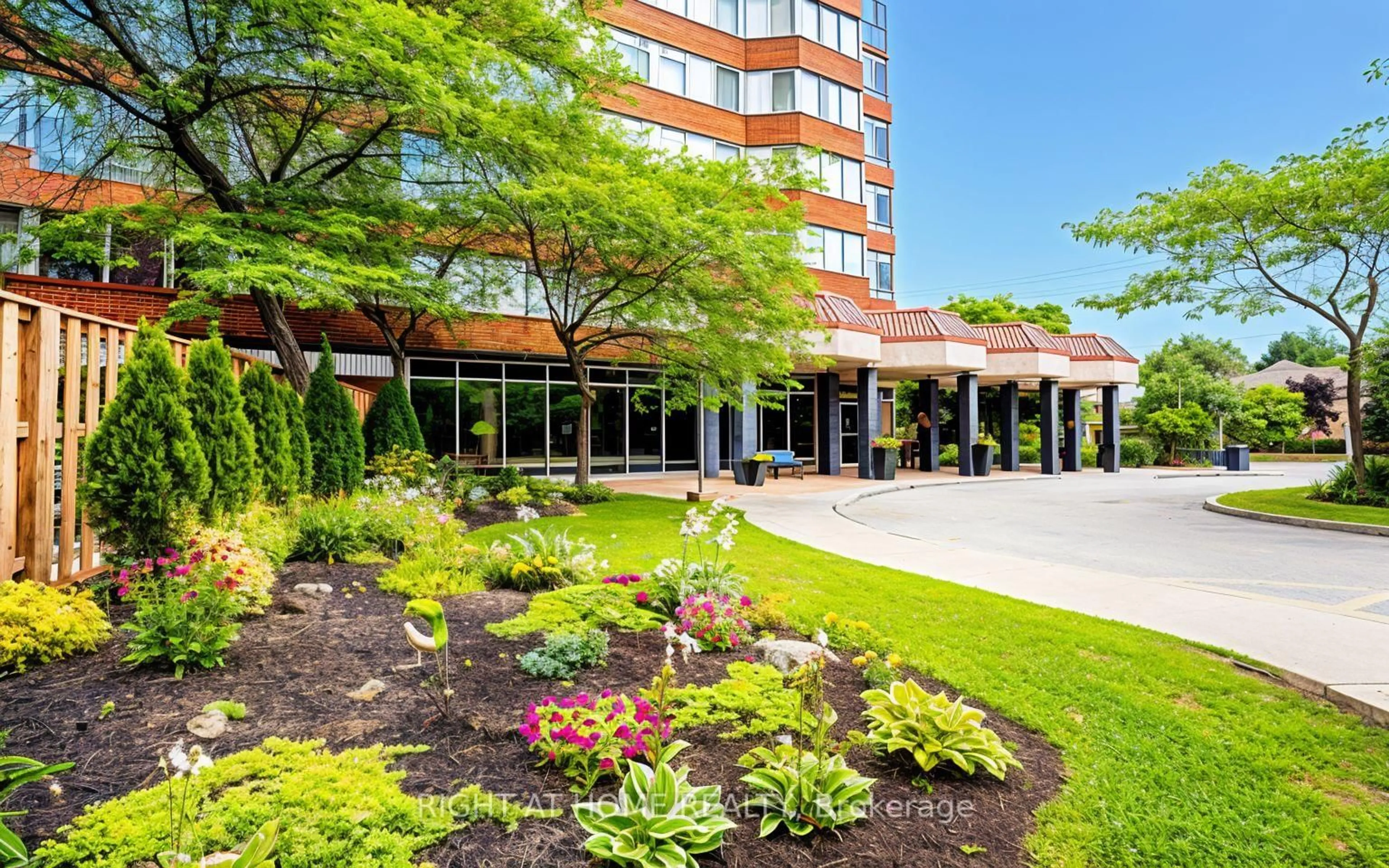 Patio, building for 11753 Sheppard Ave #1216, Toronto Ontario M1B 5M3