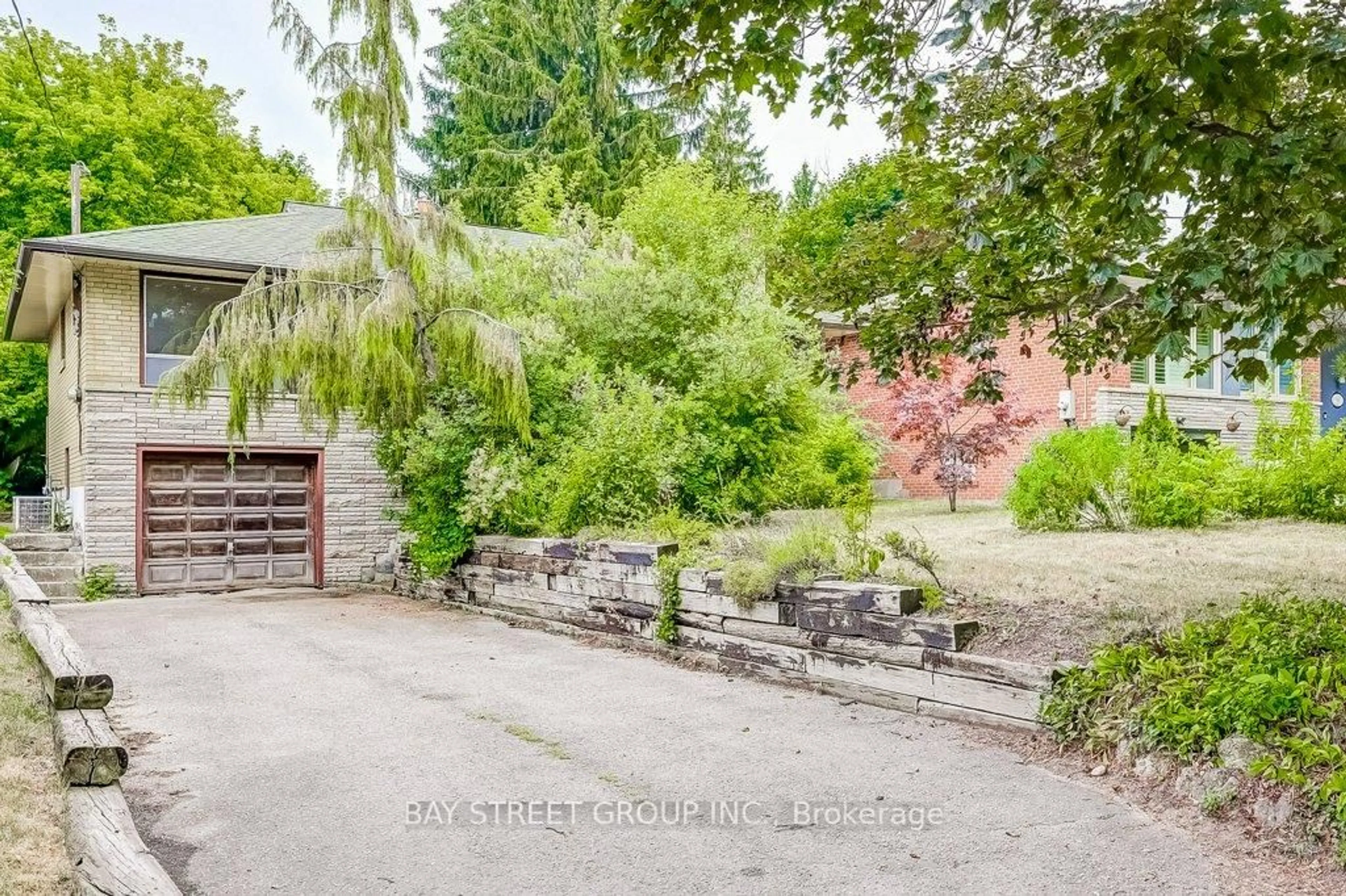 Patio, street for 574 Rouge Hills Dr, Toronto Ontario M1C 2Z8