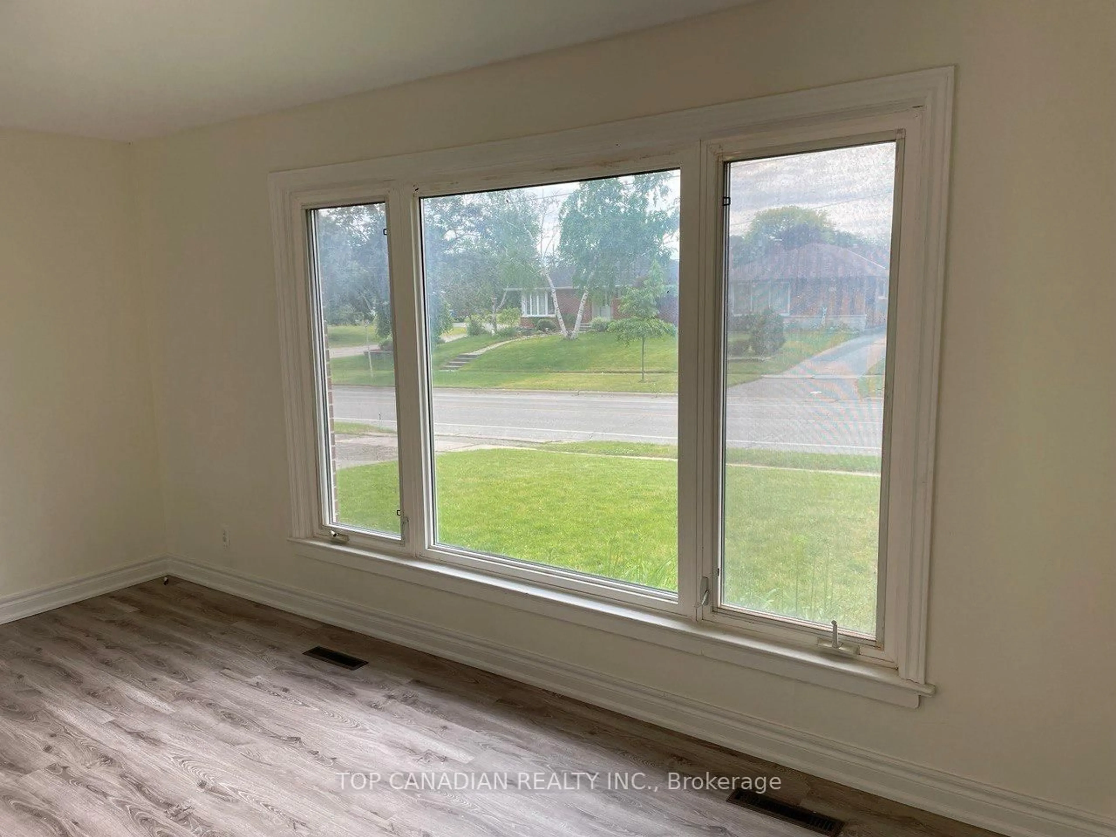 A pic of a room for 599 Gibbons St, Oshawa Ontario L1J 4Z7