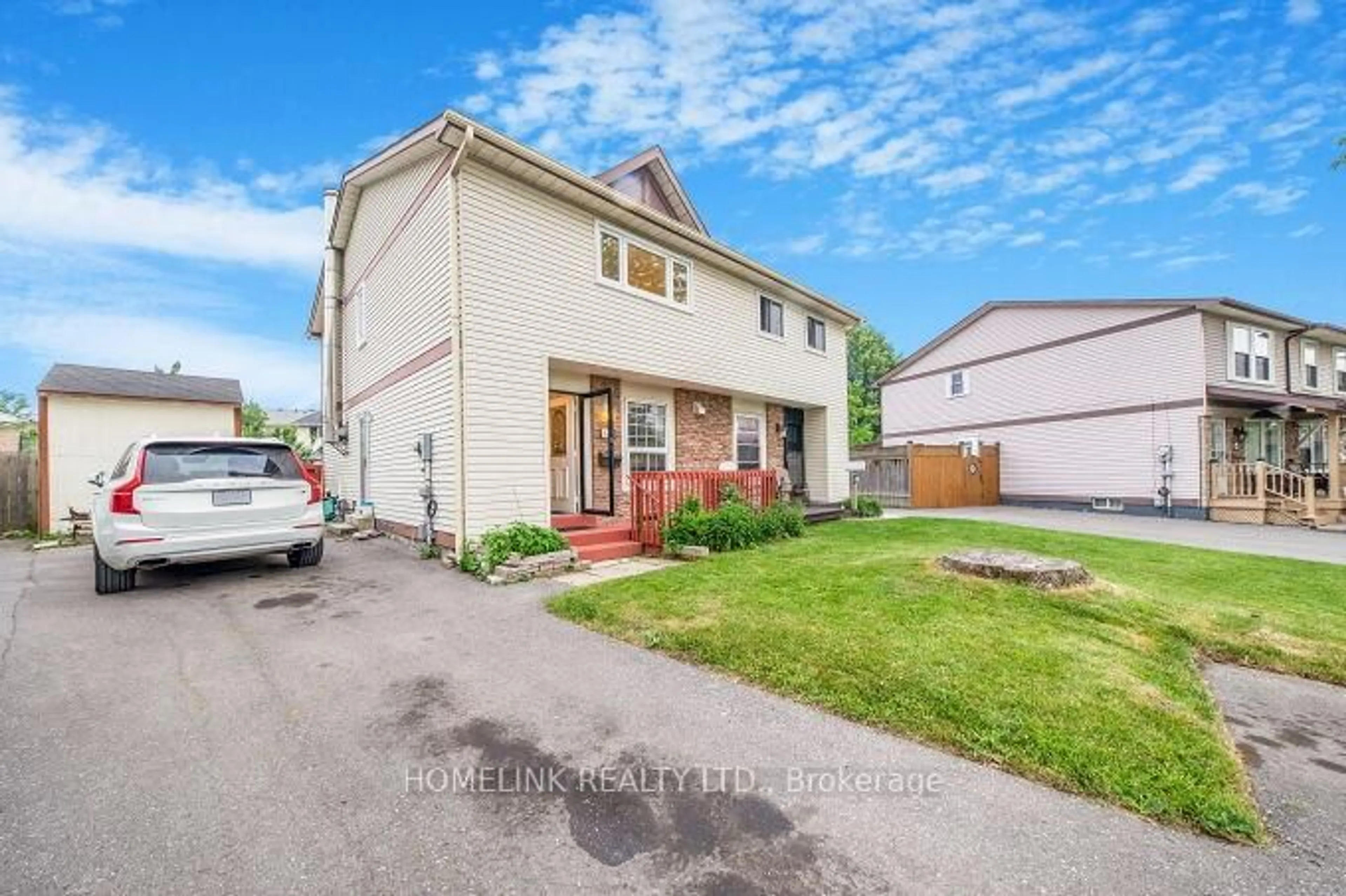 A pic from outside/outdoor area/front of a property/back of a property/a pic from drone, street for 415 Chandos Crt, Oshawa Ontario L1J 6R1