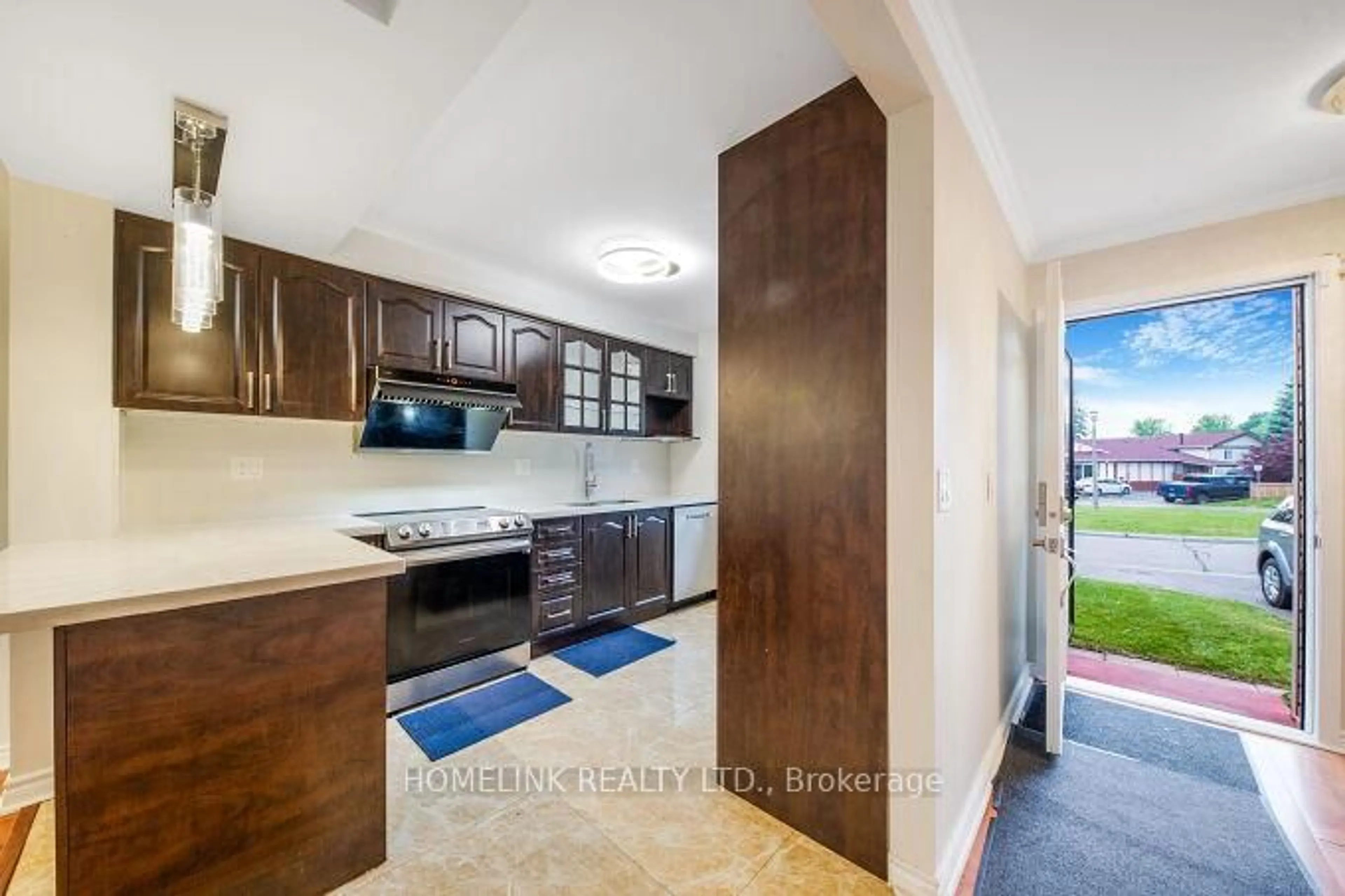 Standard kitchen, ceramic/tile floor for 415 Chandos Crt, Oshawa Ontario L1J 6R1