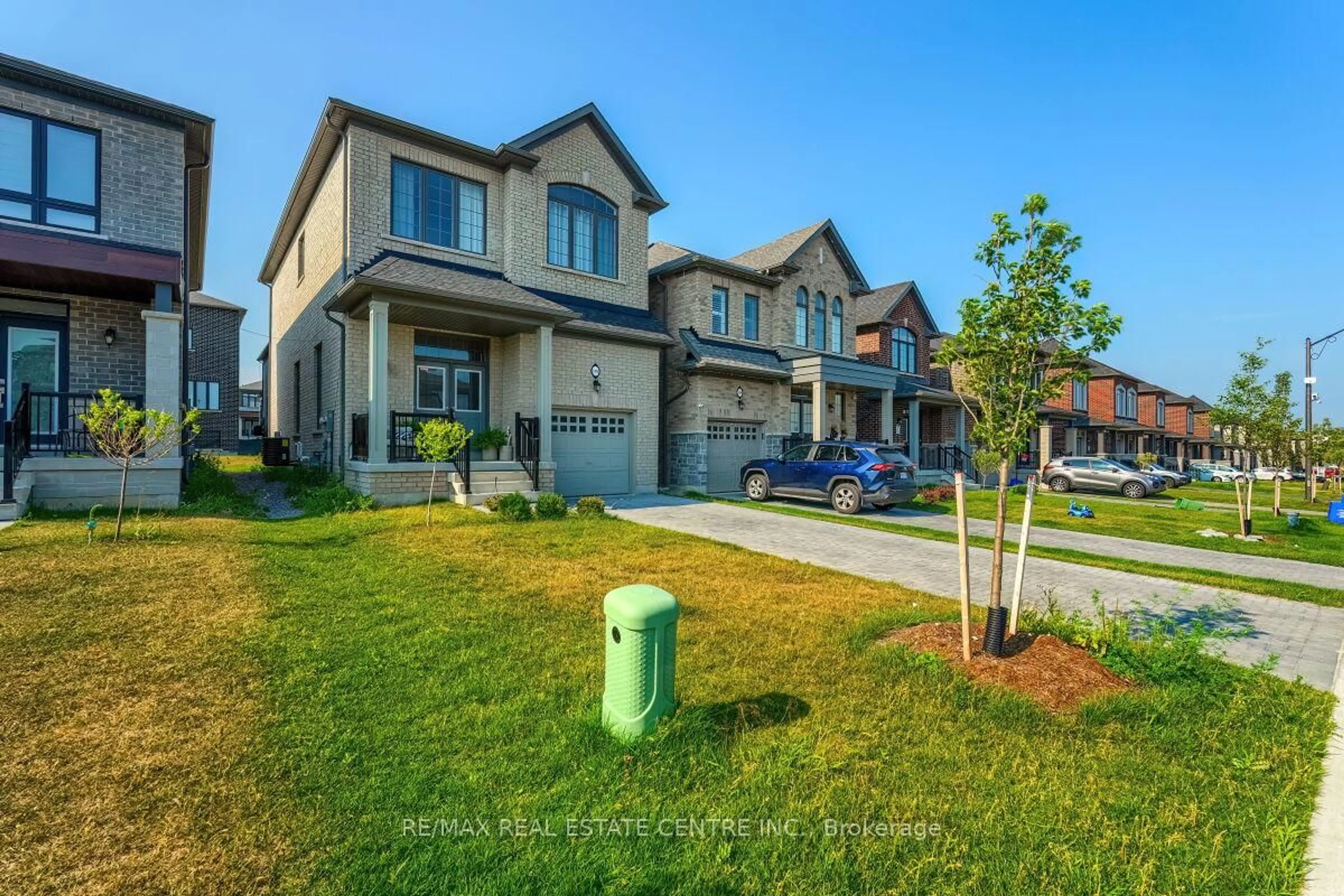 A pic from outside/outdoor area/front of a property/back of a property/a pic from drone, street for 1202 Rexton Dr, Oshawa Ontario L1L 0T4