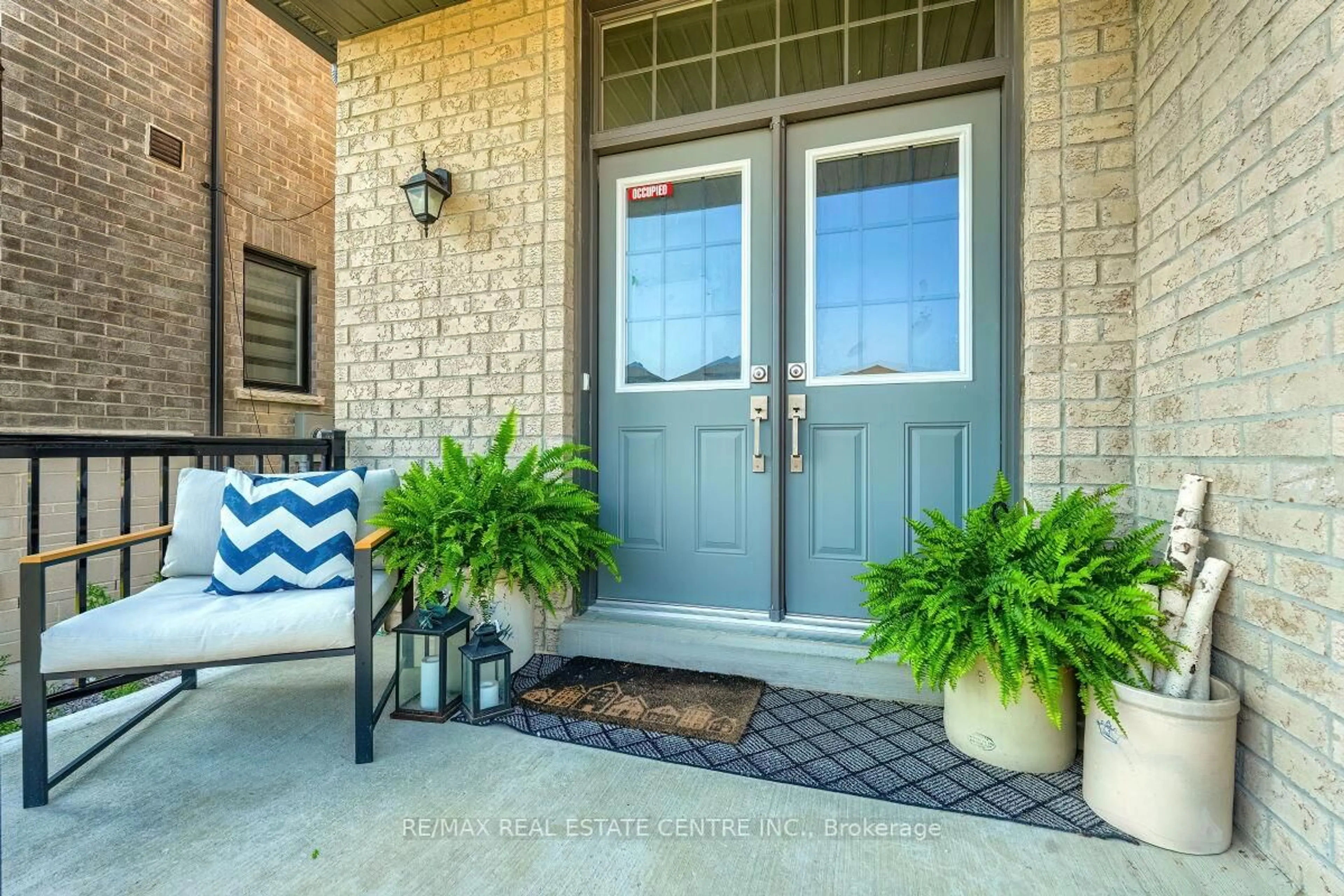 Indoor entryway for 1202 Rexton Dr, Oshawa Ontario L1L 0T4