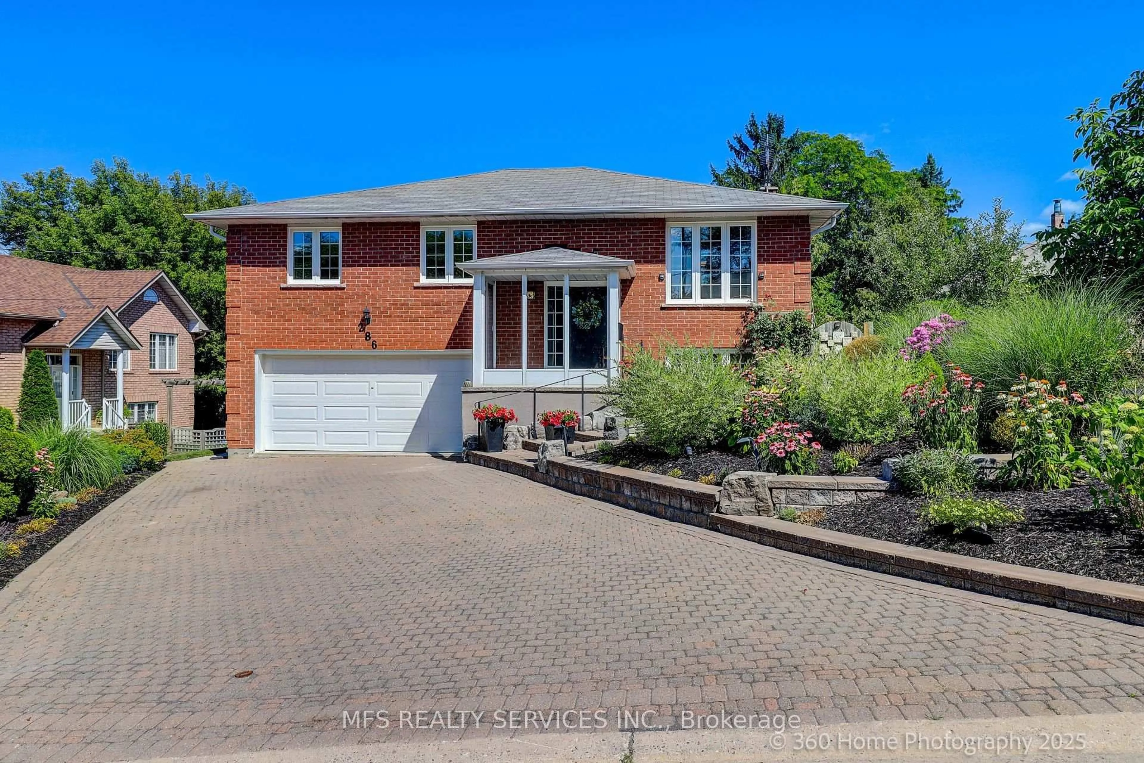 Home with brick exterior material, street for 286 Seneca Ave, Oshawa Ontario L1G 3V8