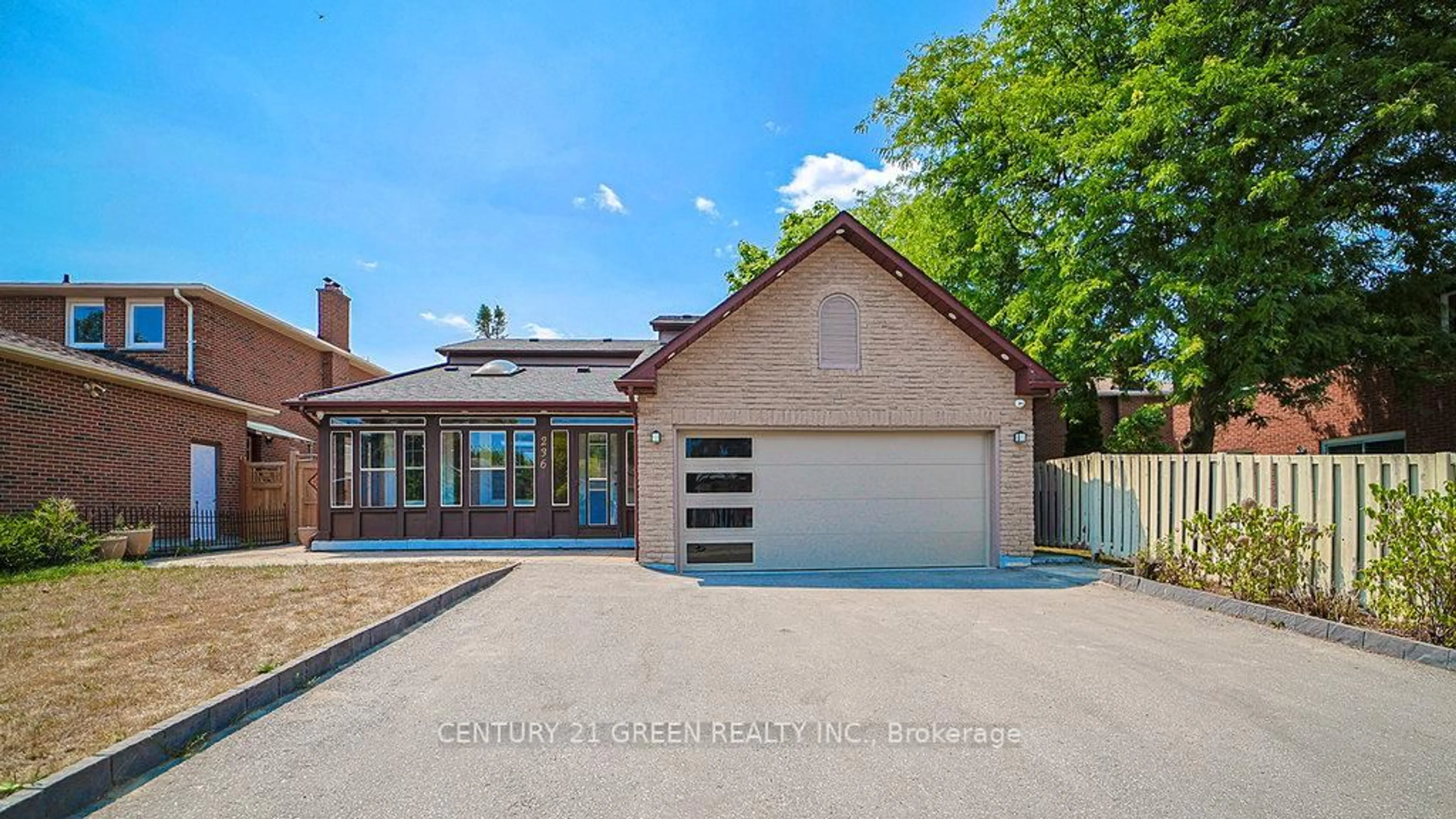A pic from outside/outdoor area/front of a property/back of a property/a pic from drone, street for 236 Ingleton Blvd, Toronto Ontario M1V 2A2