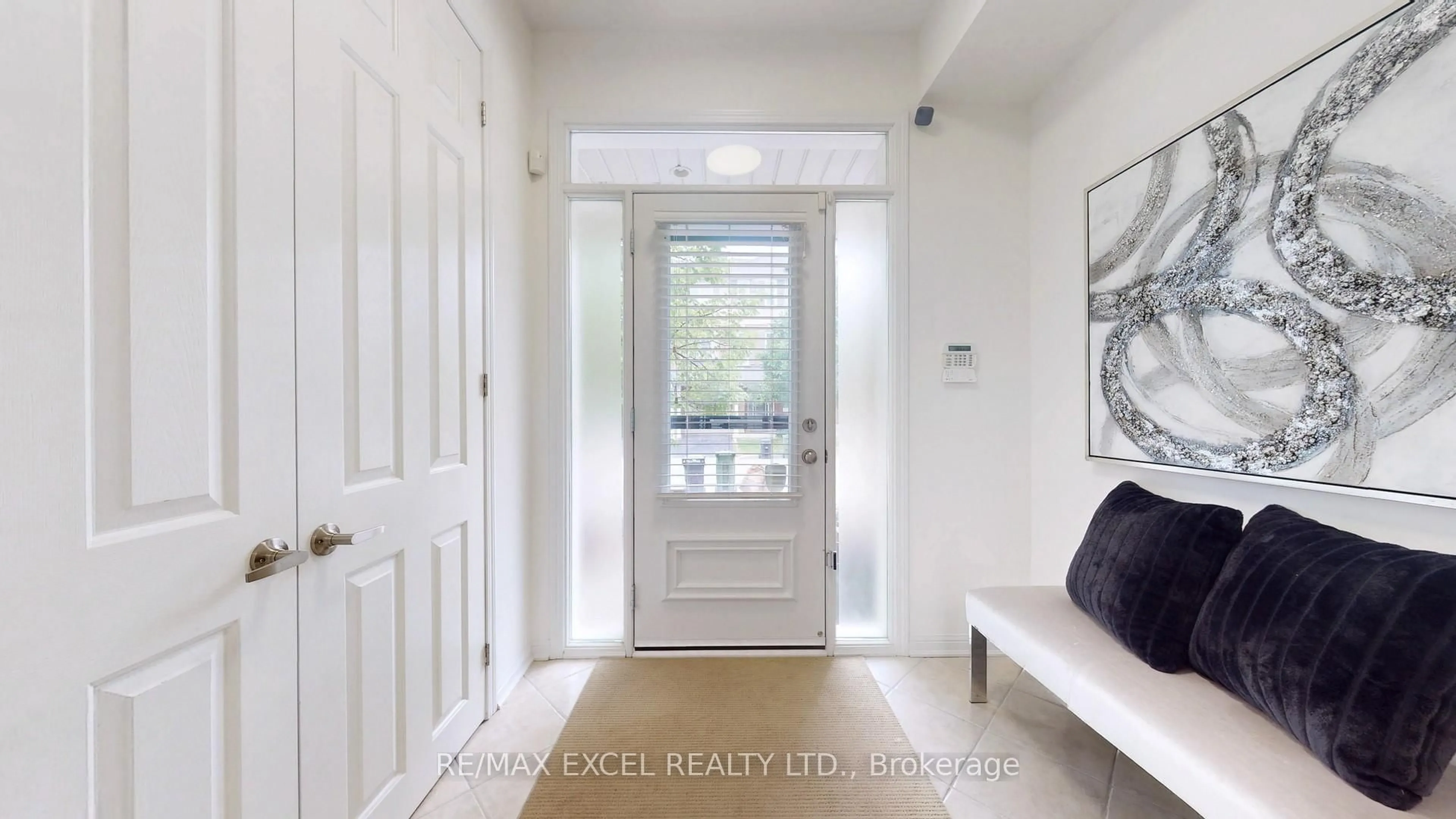 Indoor entryway for 5 Pethick St, Toronto Ontario M1L 0C9