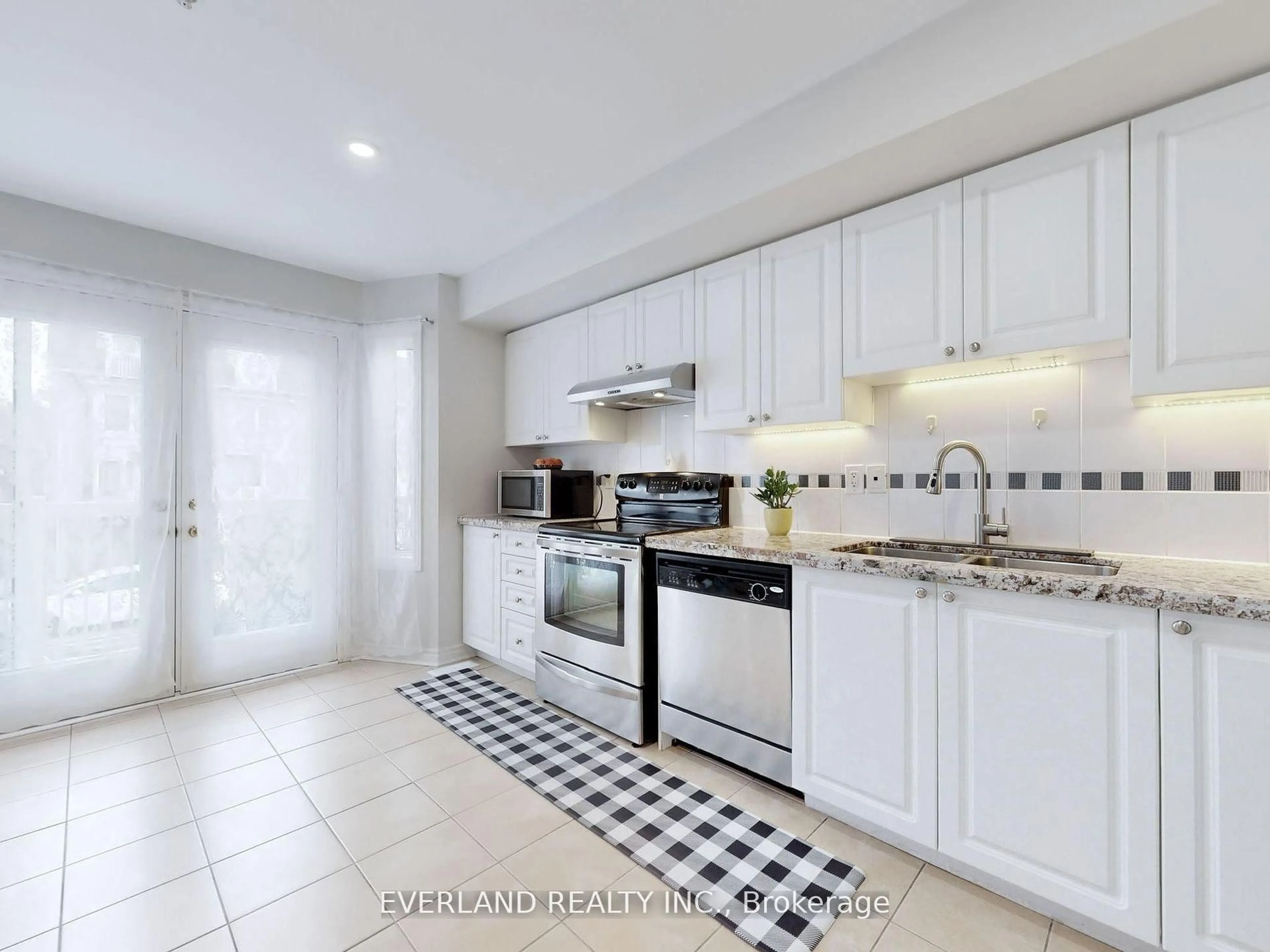 Standard kitchen, ceramic/tile floor for 1465 Birchmount Rd #C, Toronto Ontario M1P 2G4