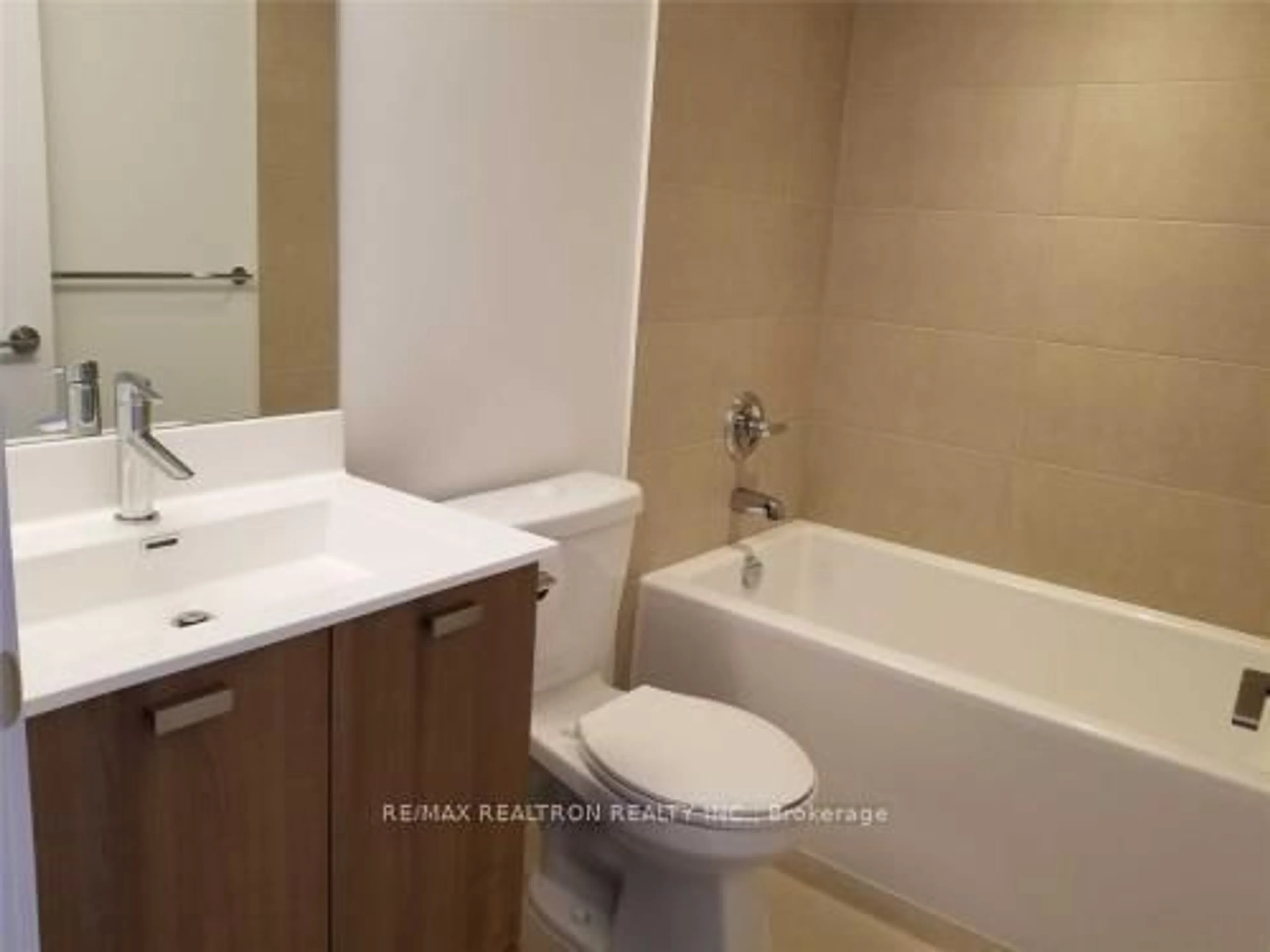 Standard bathroom, unknown for 275 Village Green Sq #2917, Toronto Ontario M1S 0L8