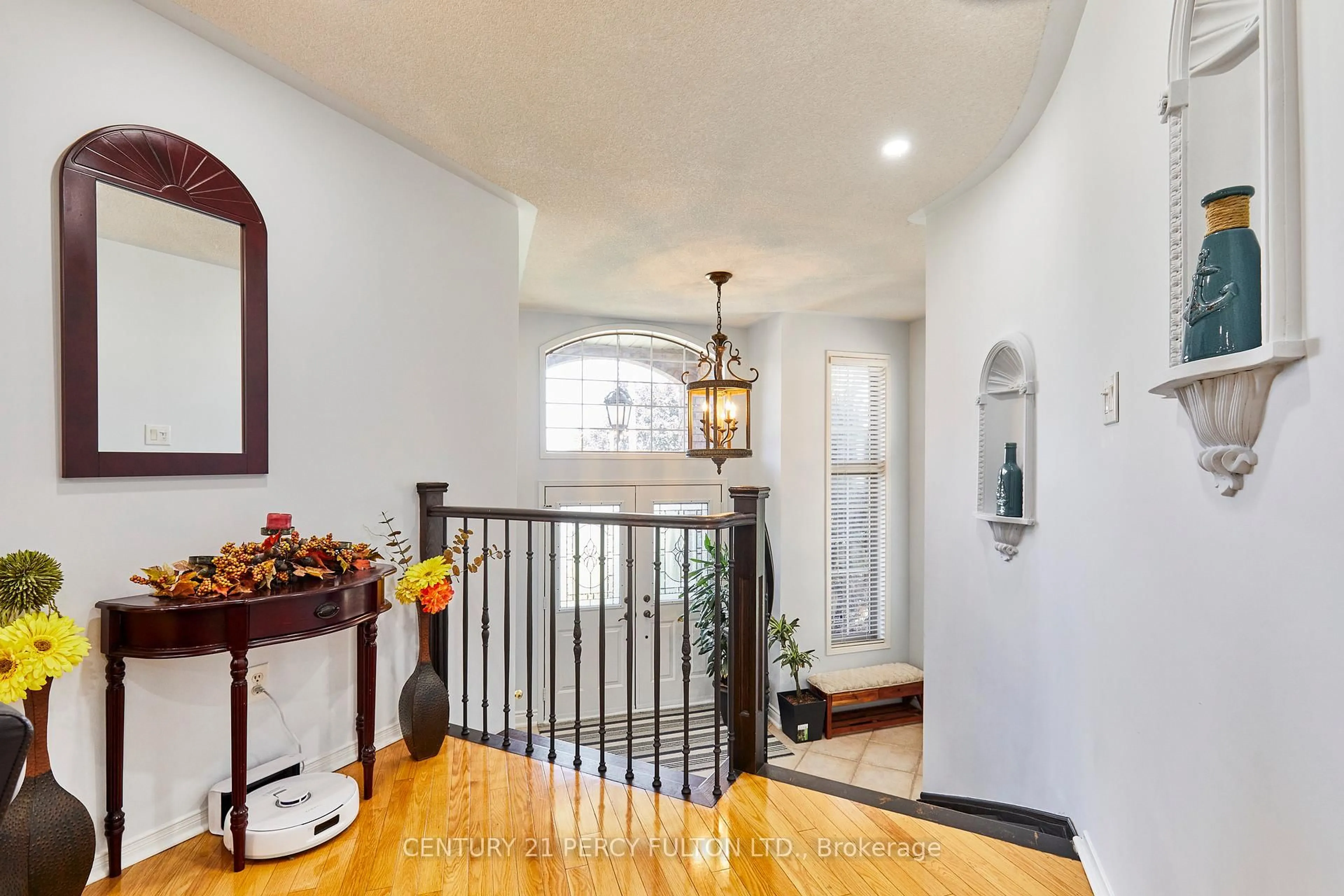 Indoor entryway for 483 Ormond Dr, Oshawa Ontario L1K 2L8