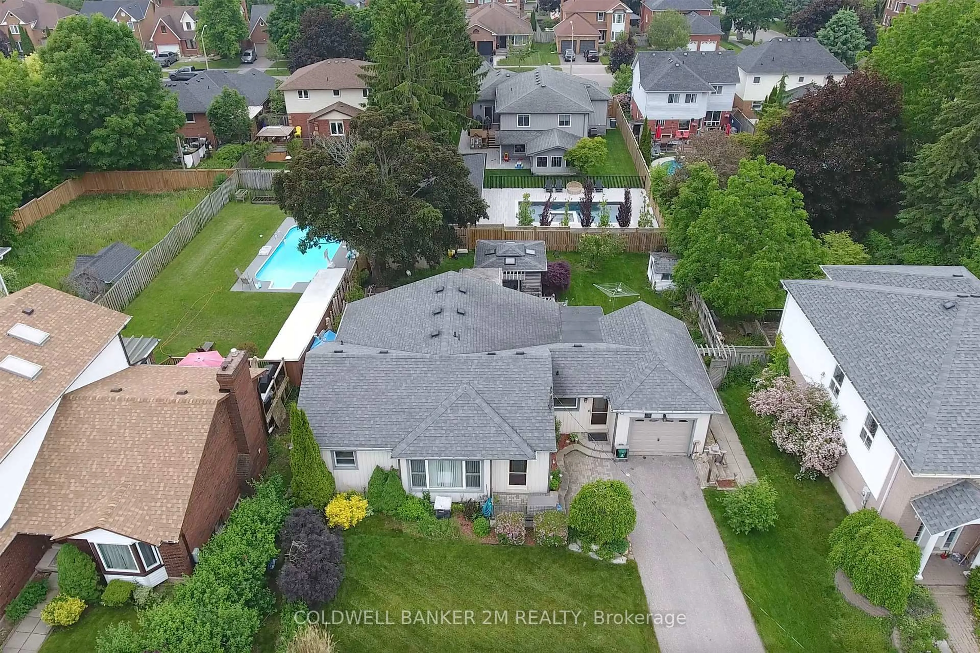 A pic from outside/outdoor area/front of a property/back of a property/a pic from drone, street for 2604 Prestonvale Rd, Clarington Ontario L1E 2R9