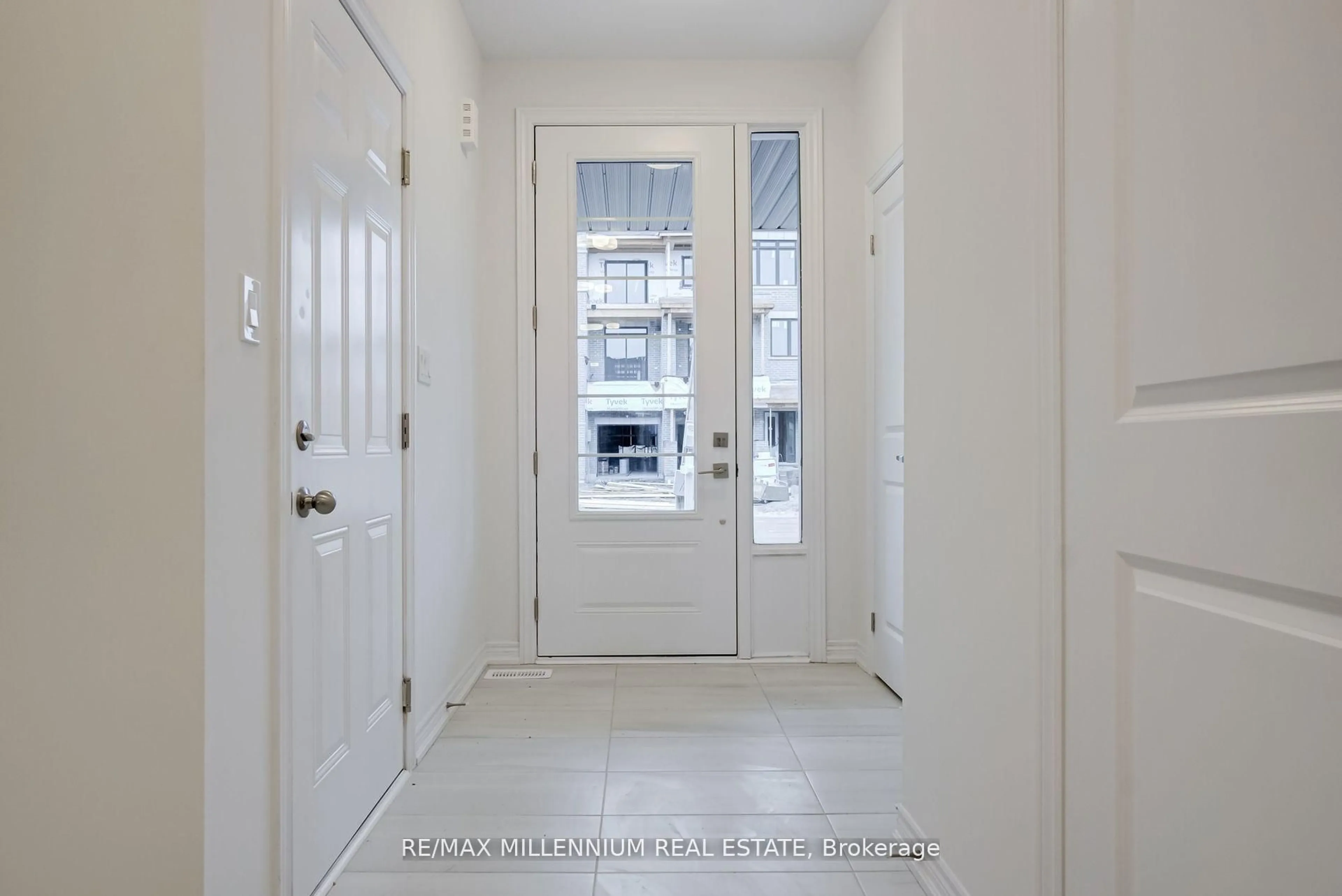 Indoor entryway for 2040 Cameron Lott Cres, Oshawa Ontario L1L 0S1