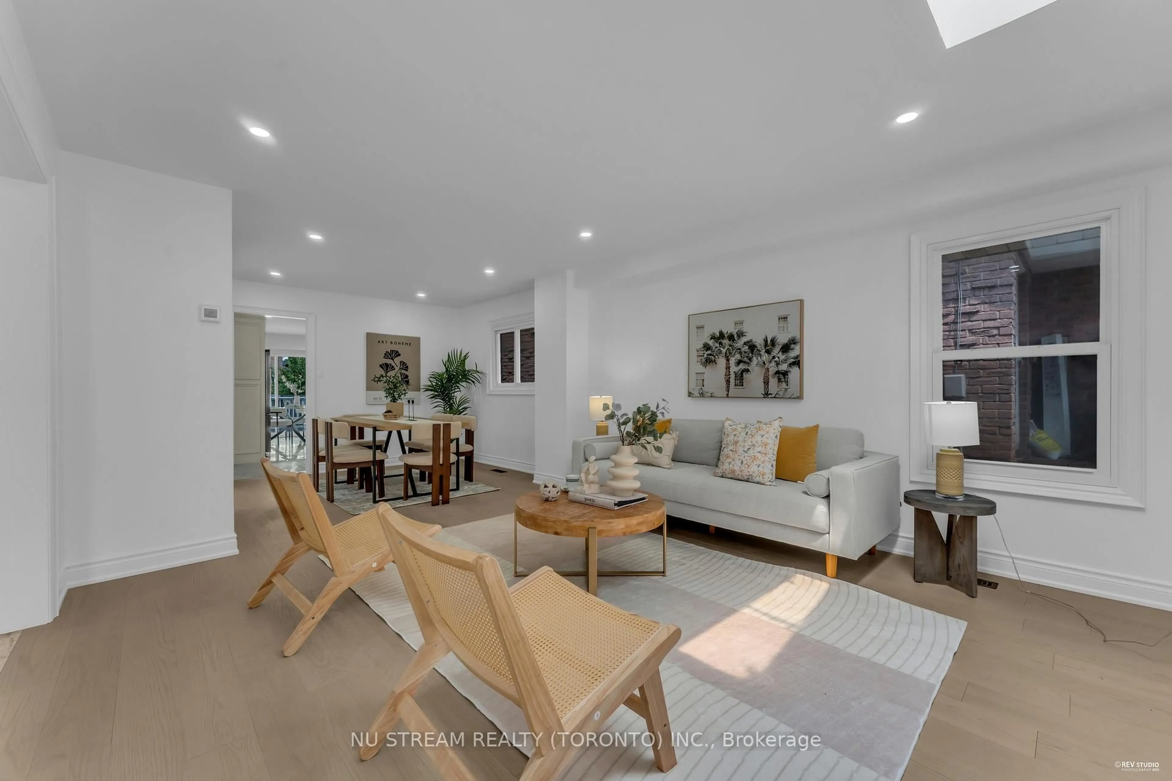 Living room with furniture, unknown for 26 Silbury Dr, Toronto Ontario M1V 2P3