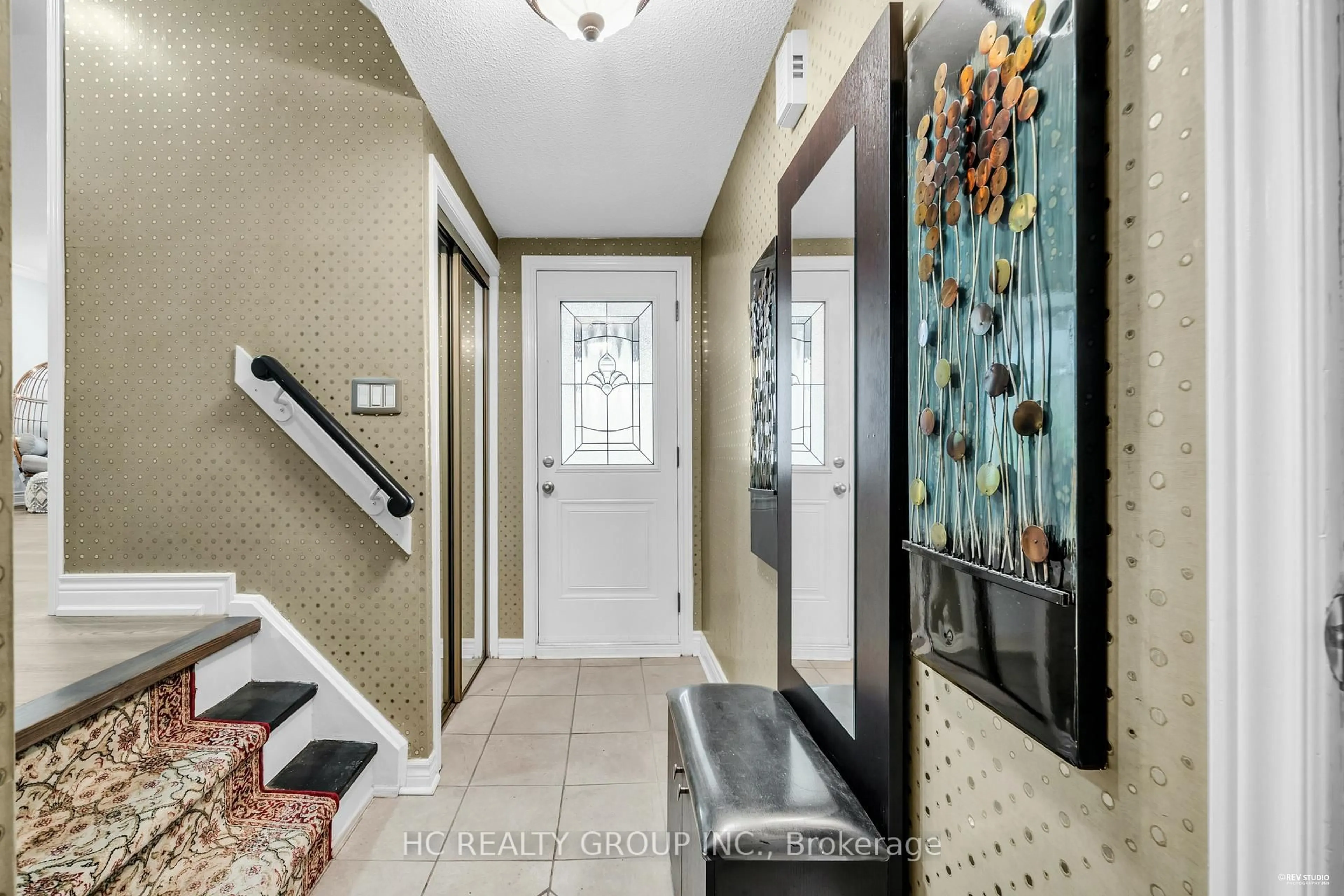 Indoor entryway for 1708 Echo Point Crt, Pickering Ontario L1V 5C9