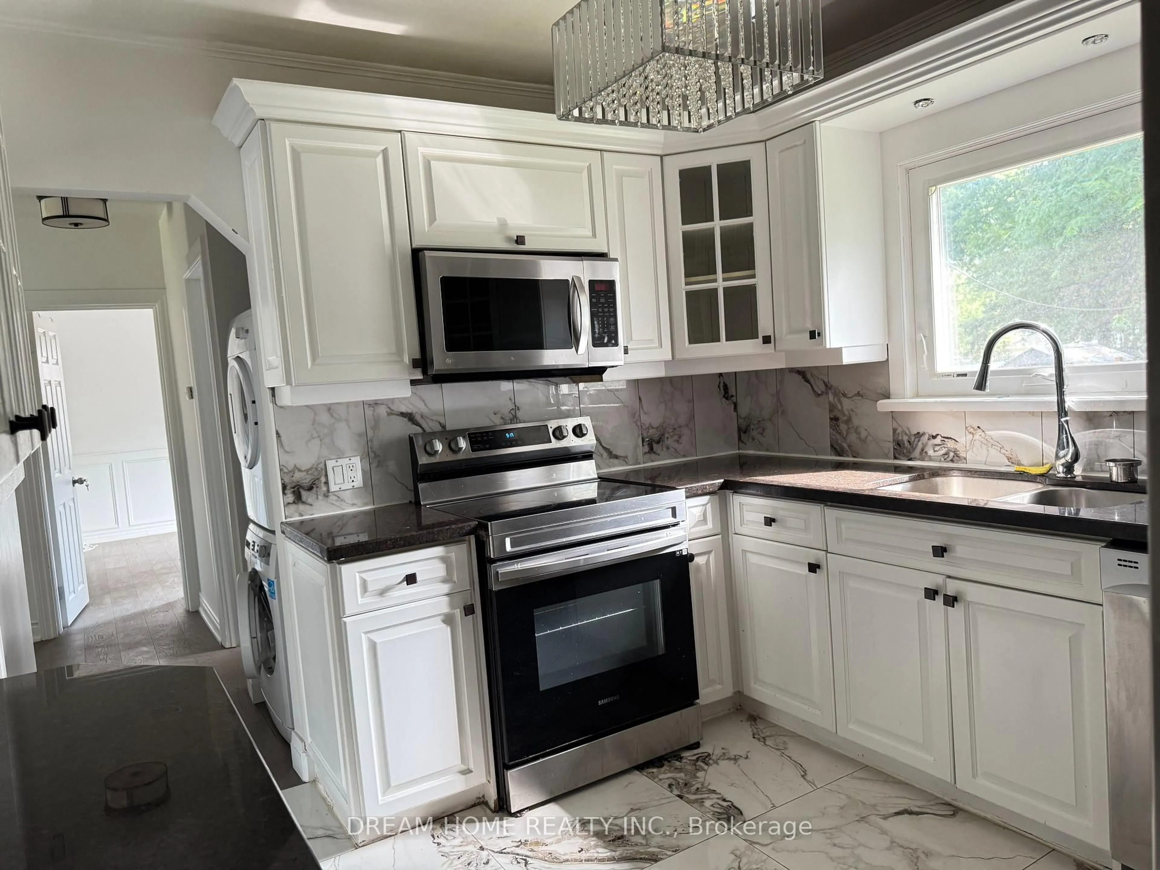 Open concept kitchen, ceramic/tile floor for 11 Garden Park Ave, Toronto Ontario M1S 1Z8