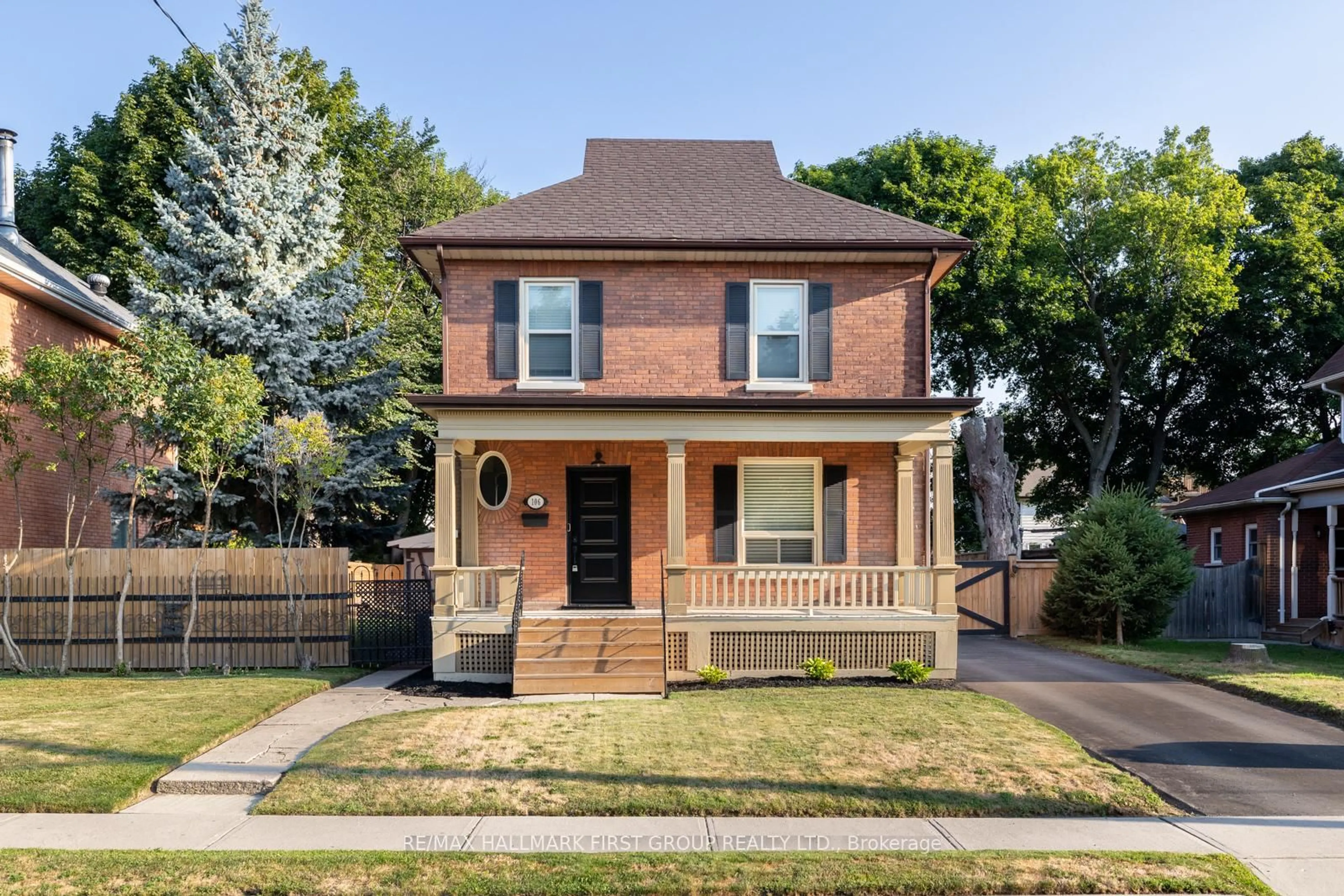 Home with brick exterior material, street for 106 Elgin St, Oshawa Ontario L1G 1T3
