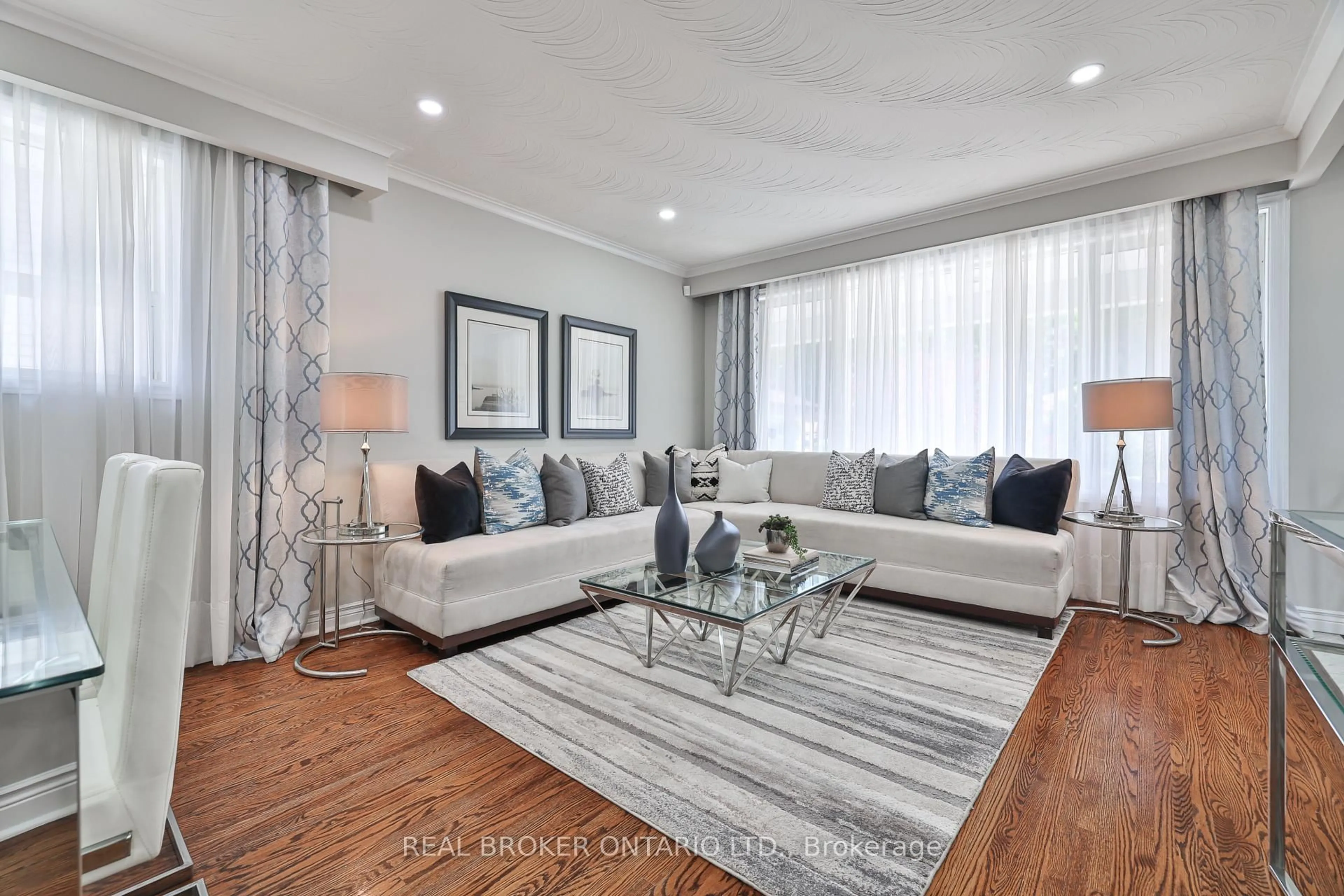 Living room with furniture, unknown for 34 Alpaca Dr, Toronto Ontario M1J 2Z7
