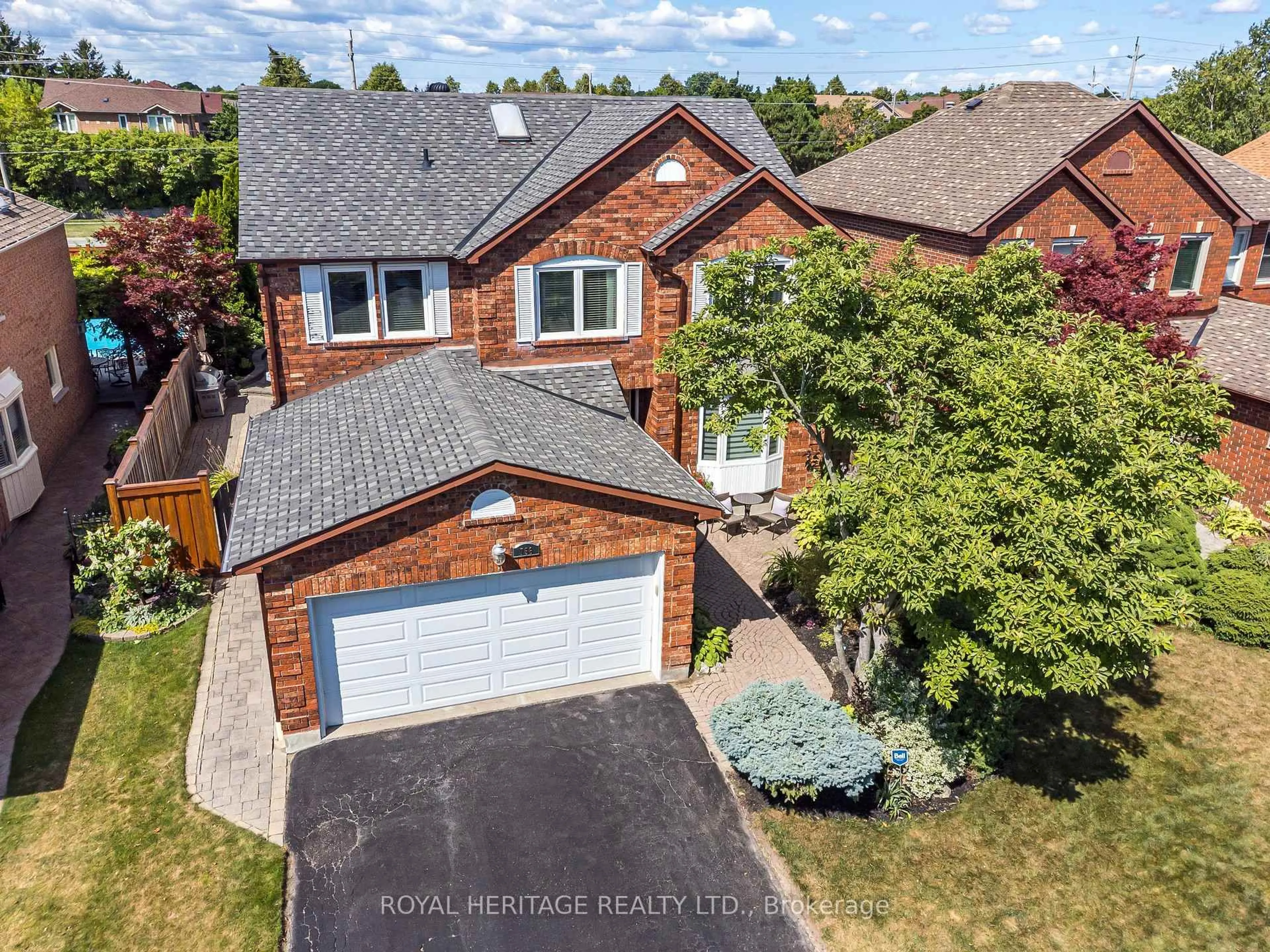 A pic from outside/outdoor area/front of a property/back of a property/a pic from drone, street for 756 Stonepath Circ, Pickering Ontario L1V 3T1