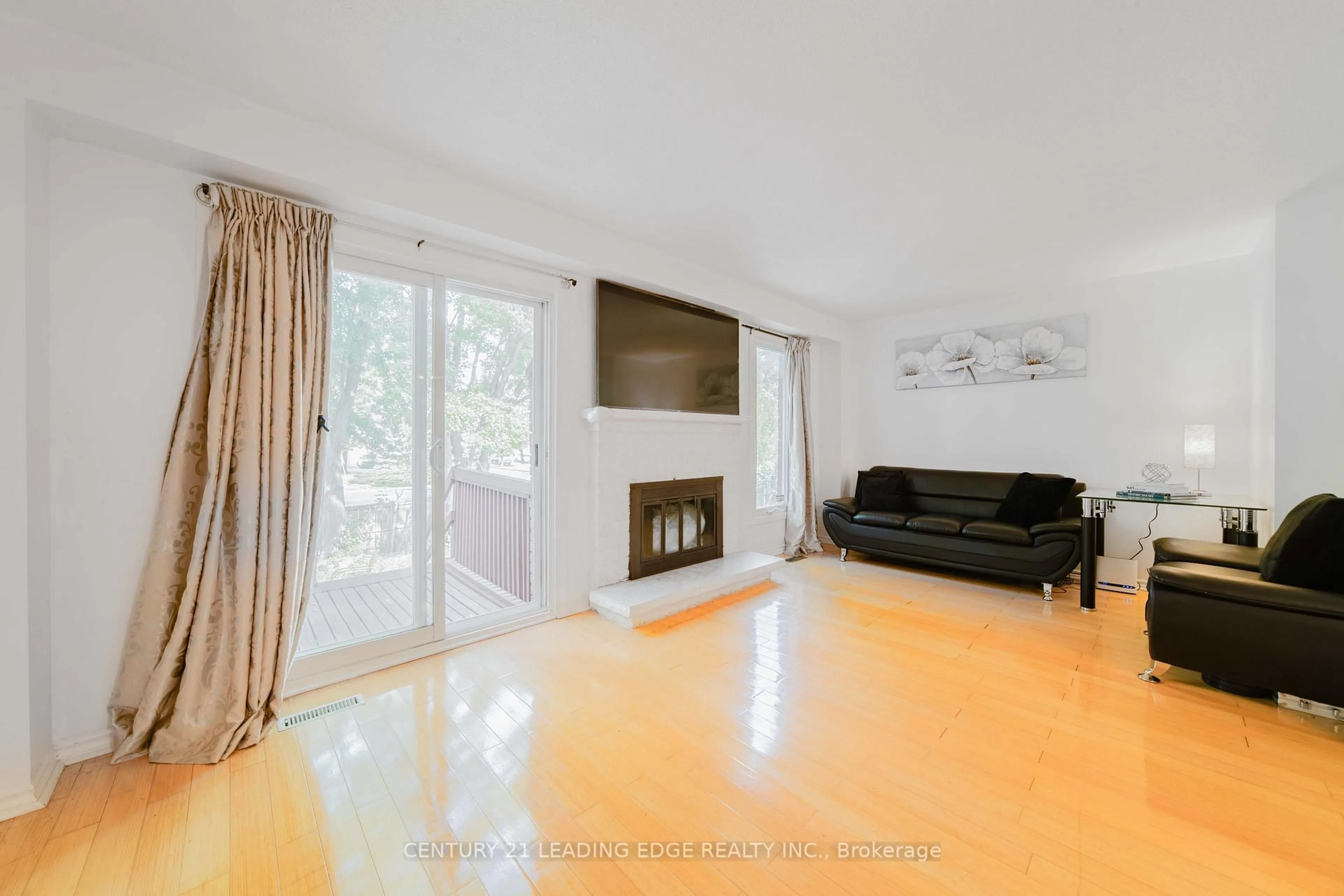 Living room with furniture, unknown for 73 Treetops Crt, Toronto Ontario M1V 2B9
