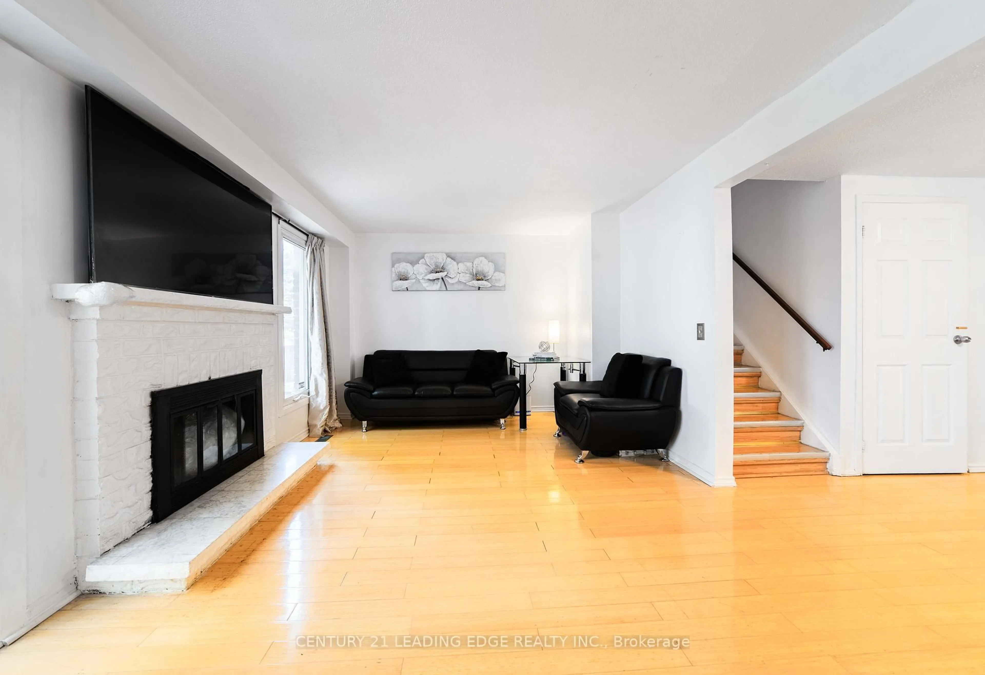 Living room with furniture, unknown for 73 Treetops Crt, Toronto Ontario M1V 2B9