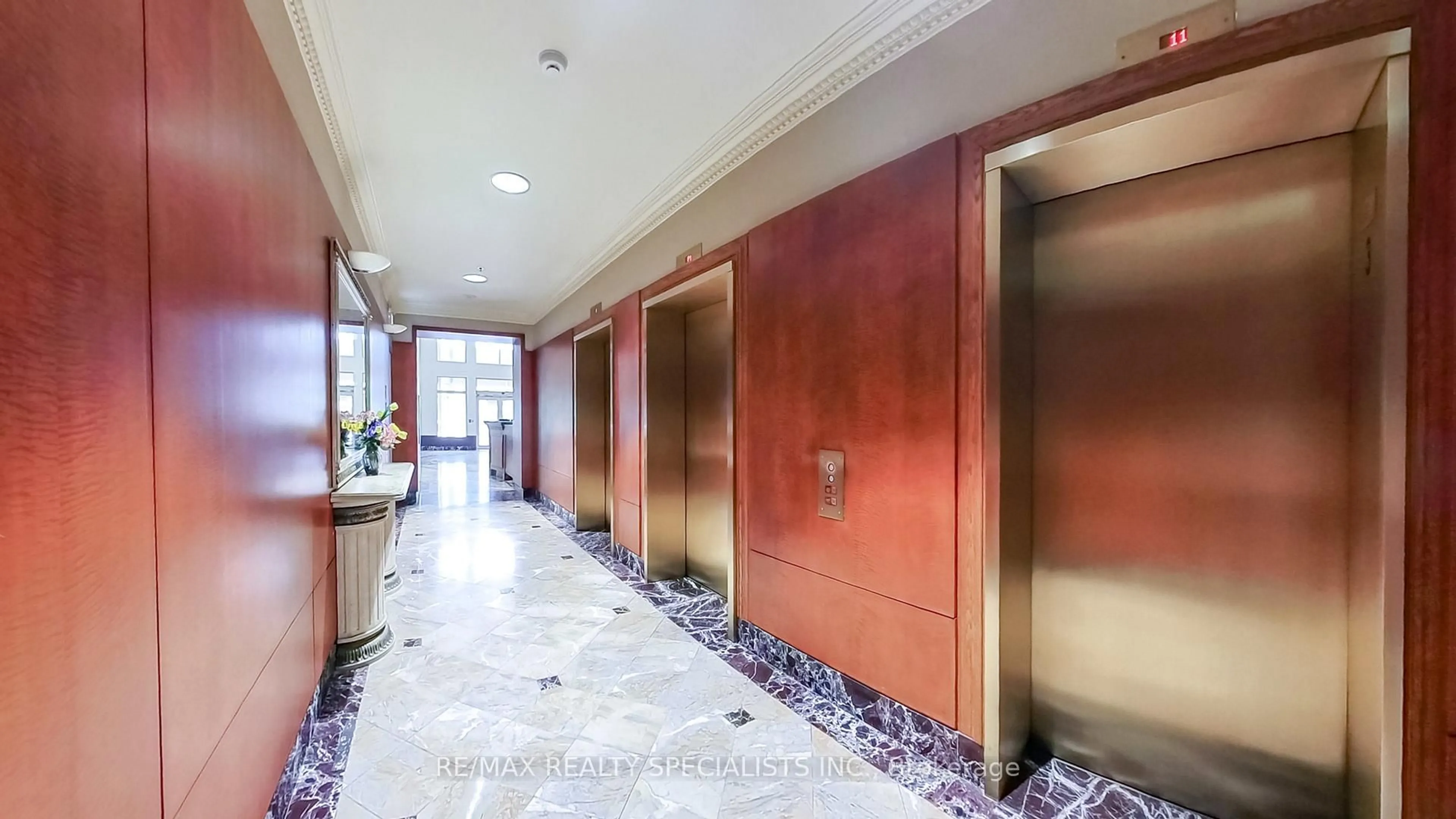 Indoor foyer for 8 LEE CENTRE Dr #1812, Toronto Ontario M1H 3H8
