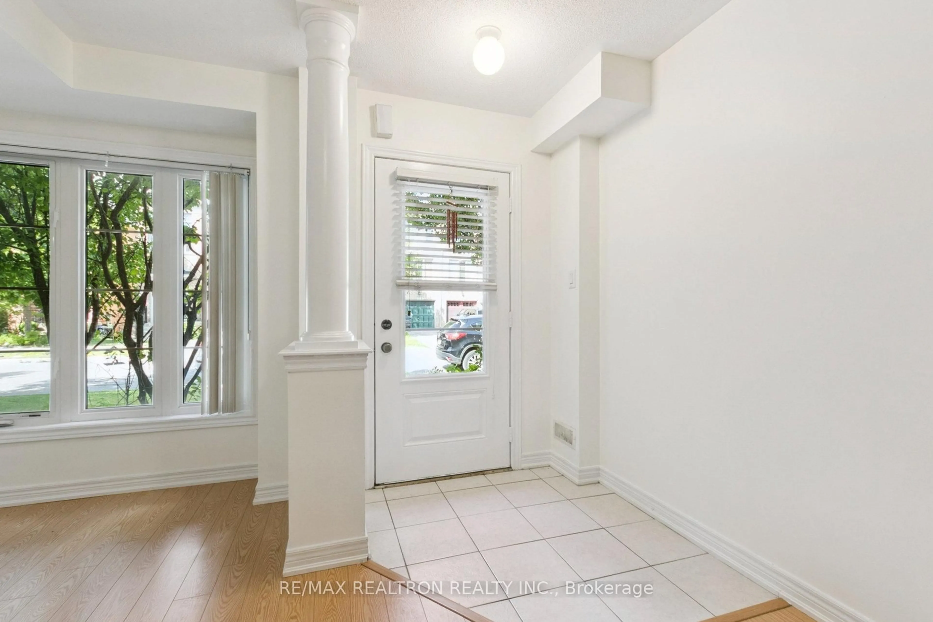 Indoor entryway for 38 Lily Cup Ave, Toronto Ontario M1L 0H4