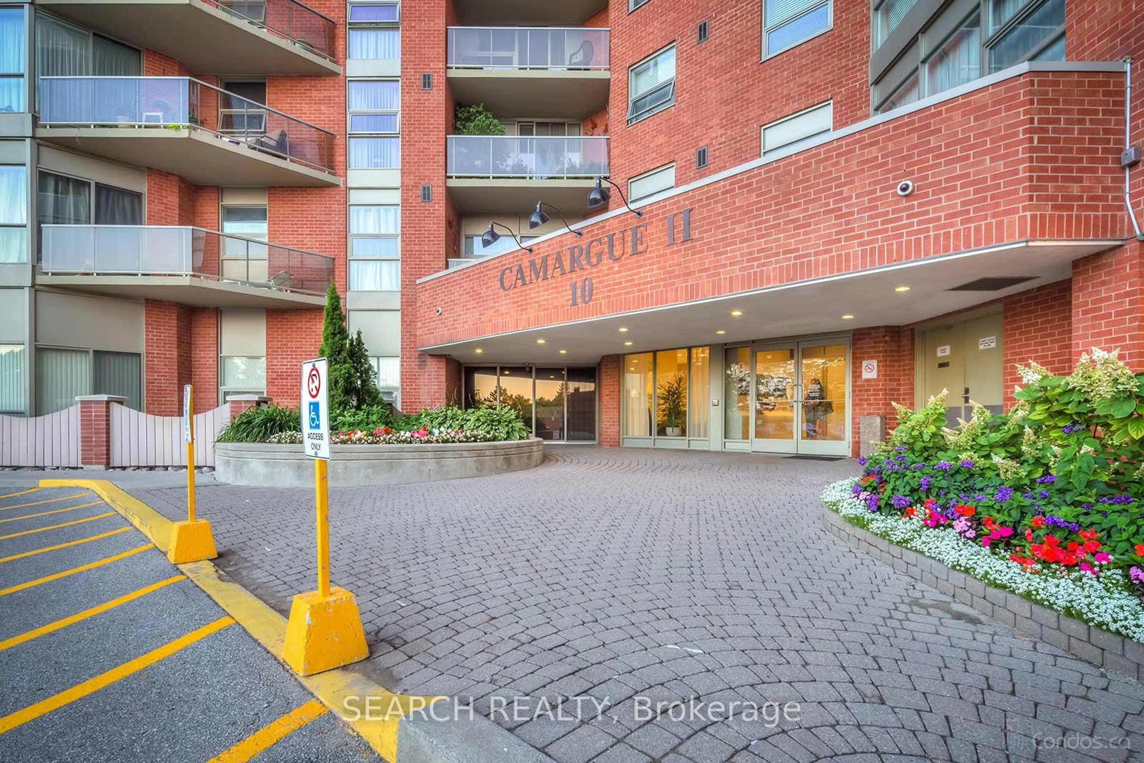 Indoor foyer for 20 Dean Park Rd #312, Toronto Ontario M1B 3G9