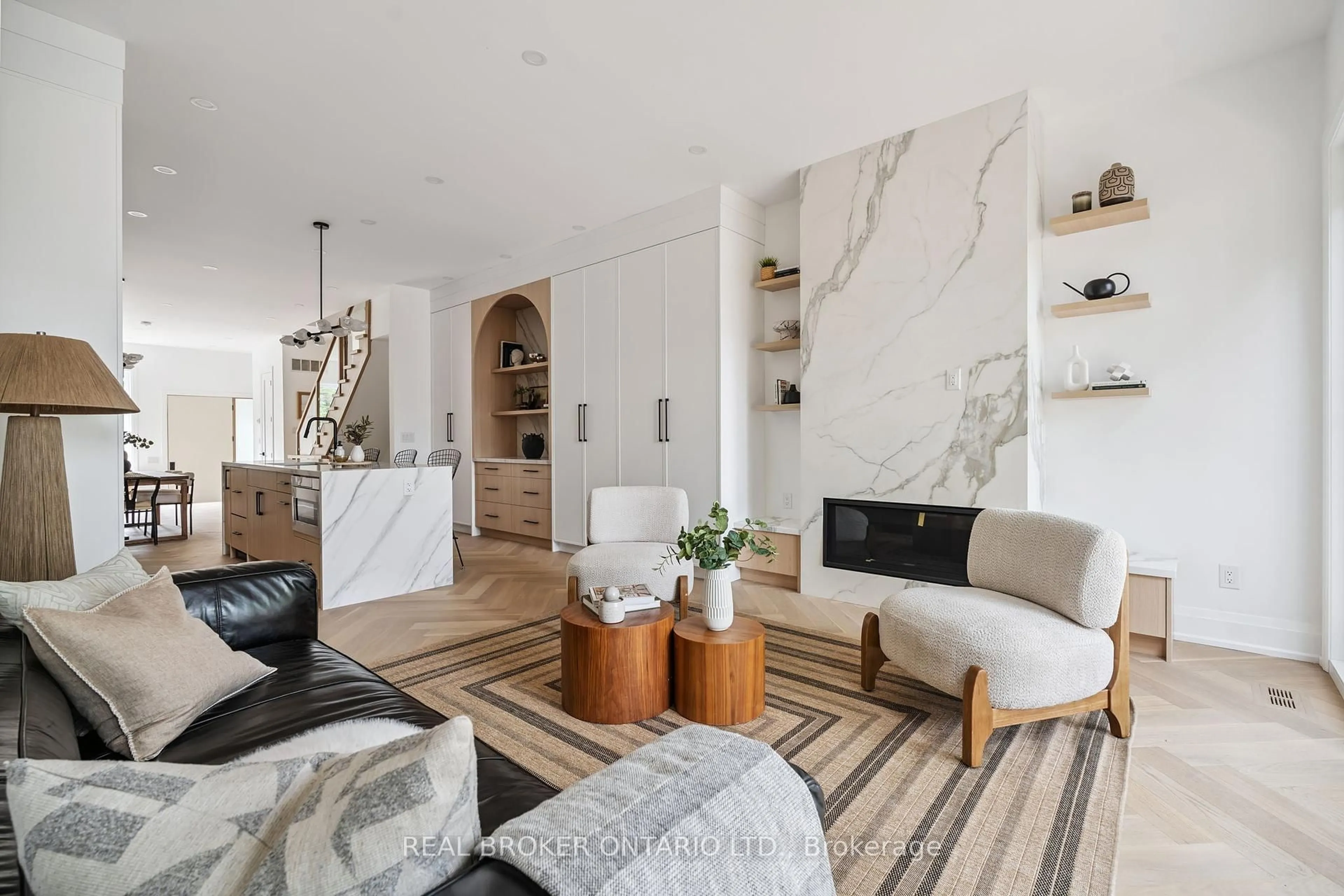 Living room with furniture, unknown for 98 Hogarth Ave, Toronto Ontario M4K 1K4