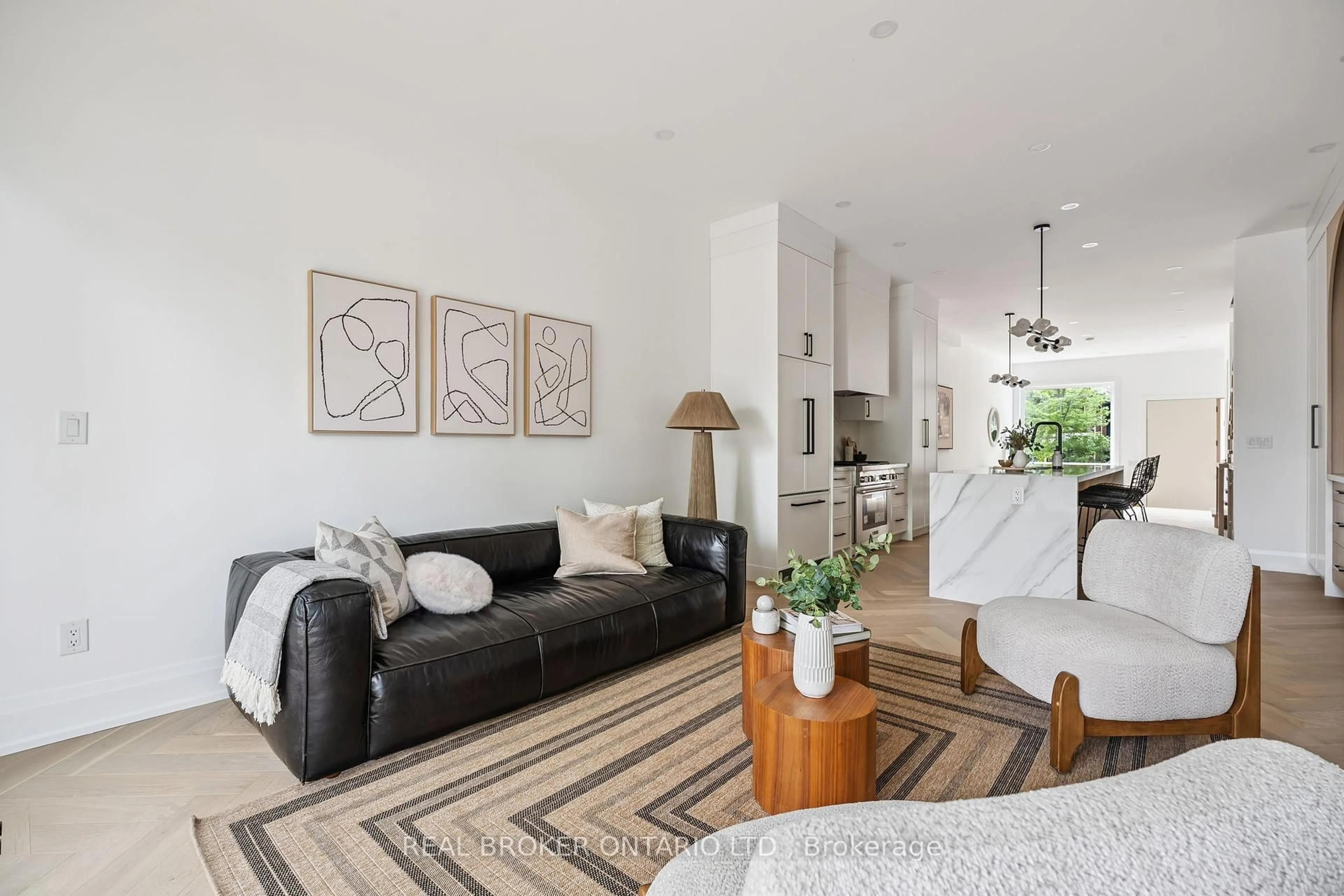 Living room with furniture, unknown for 98 Hogarth Ave, Toronto Ontario M4K 1K4