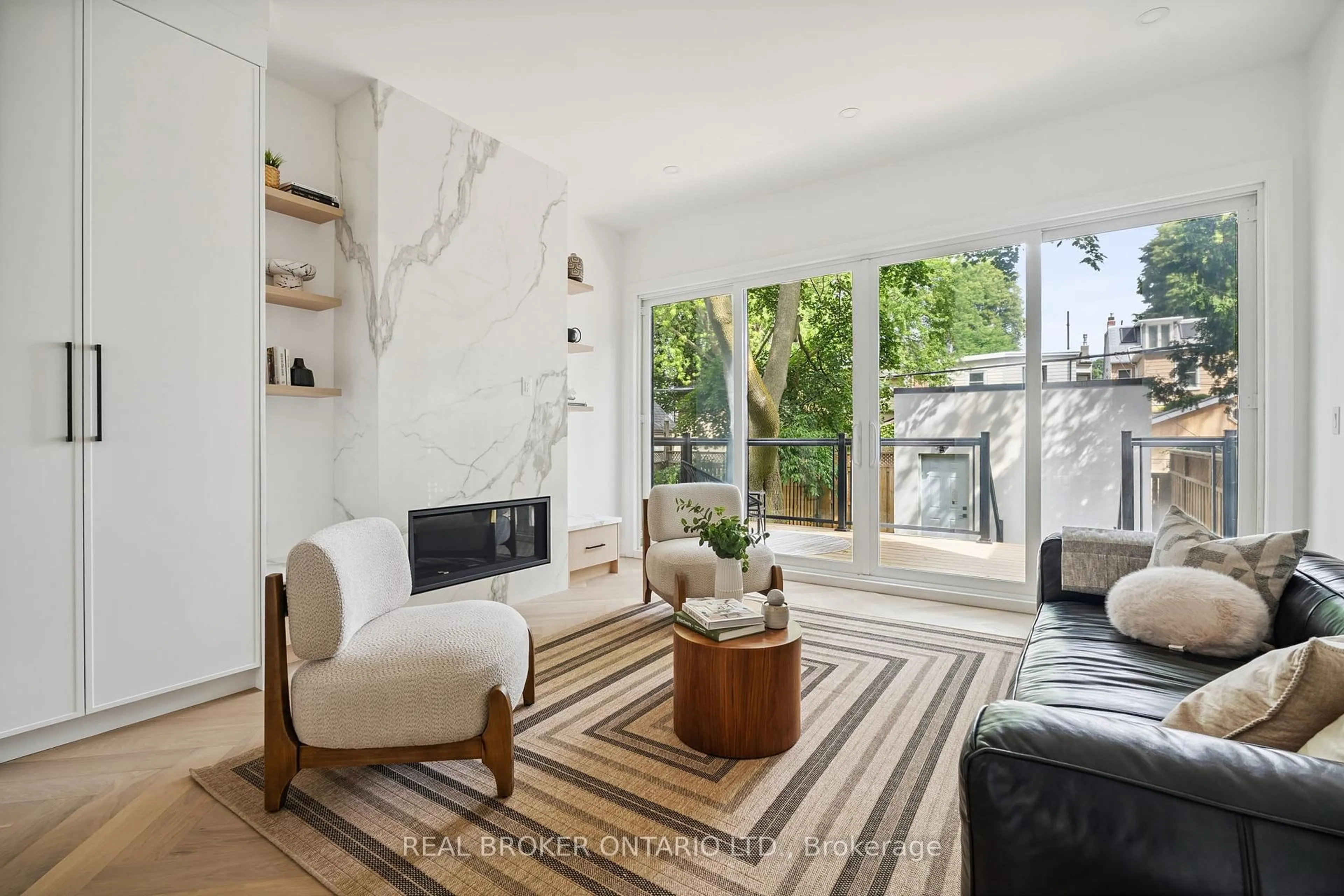 Living room with furniture, unknown for 98 Hogarth Ave, Toronto Ontario M4K 1K4