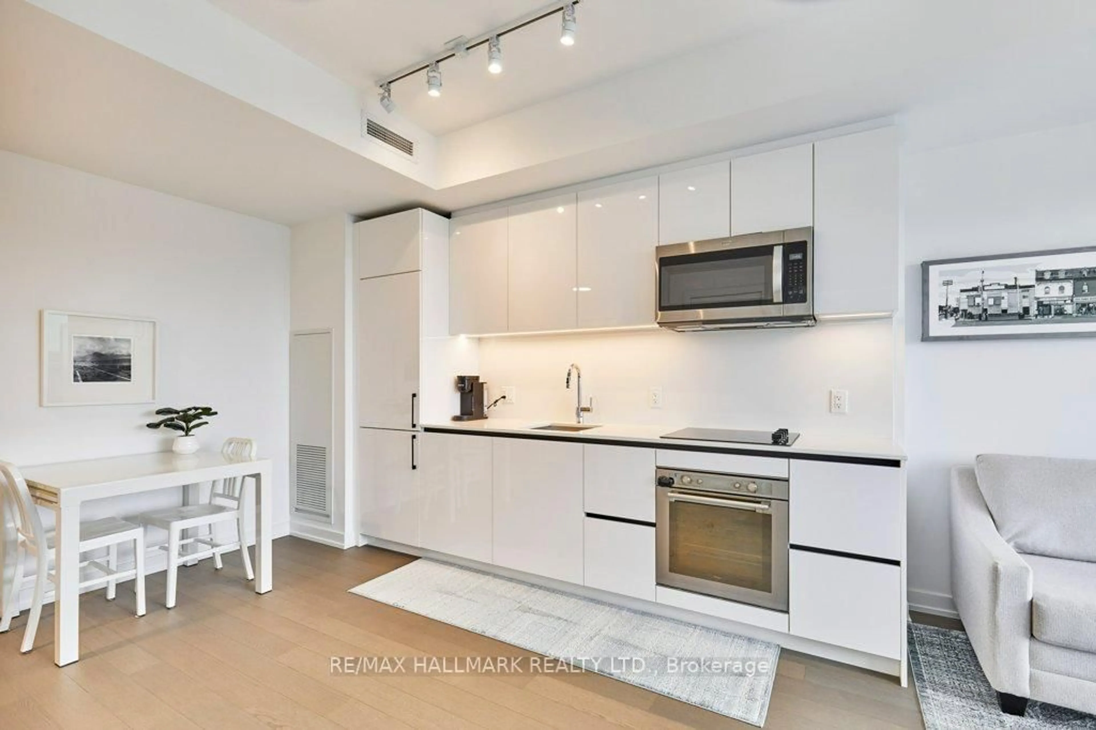 Standard kitchen, unknown for 150 Logan Ave #636, Toronto Ontario M4M 0E4