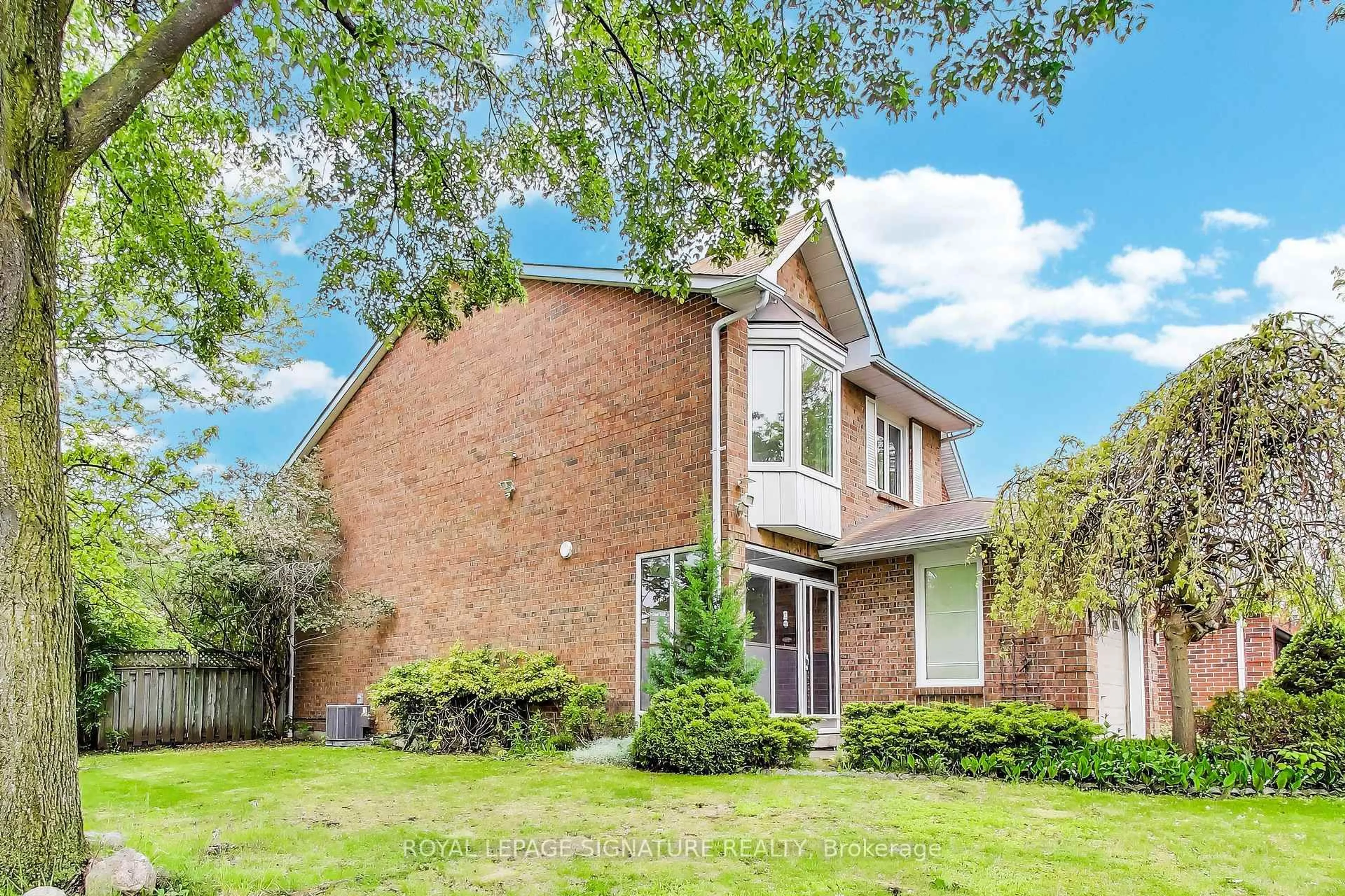 Home with brick exterior material, street for 73 Parade Sq, Toronto Ontario M1C 3T5