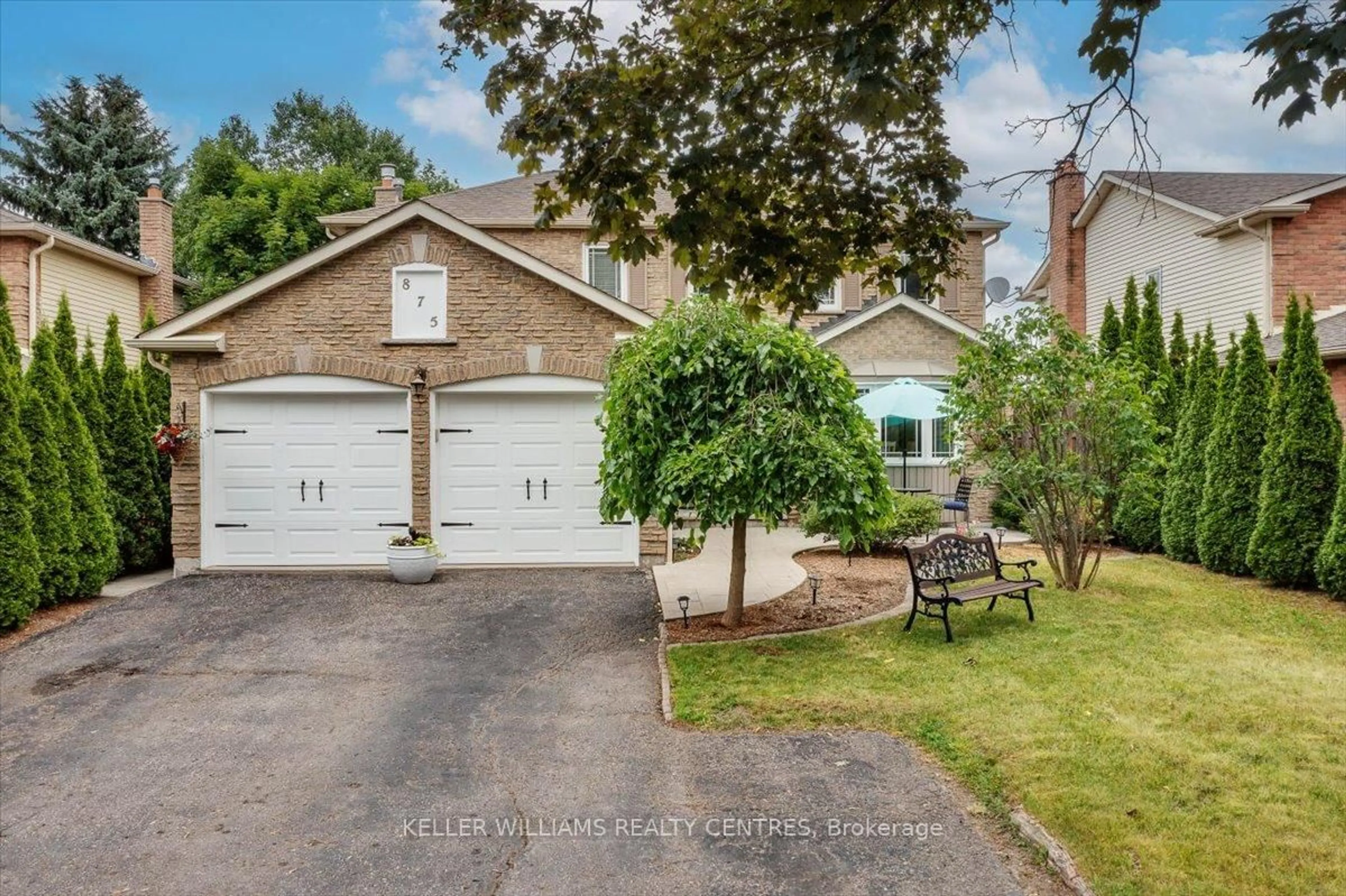 A pic from outside/outdoor area/front of a property/back of a property/a pic from drone, street for 875 Knotwood Crt, Whitby Ontario L1N 6T8