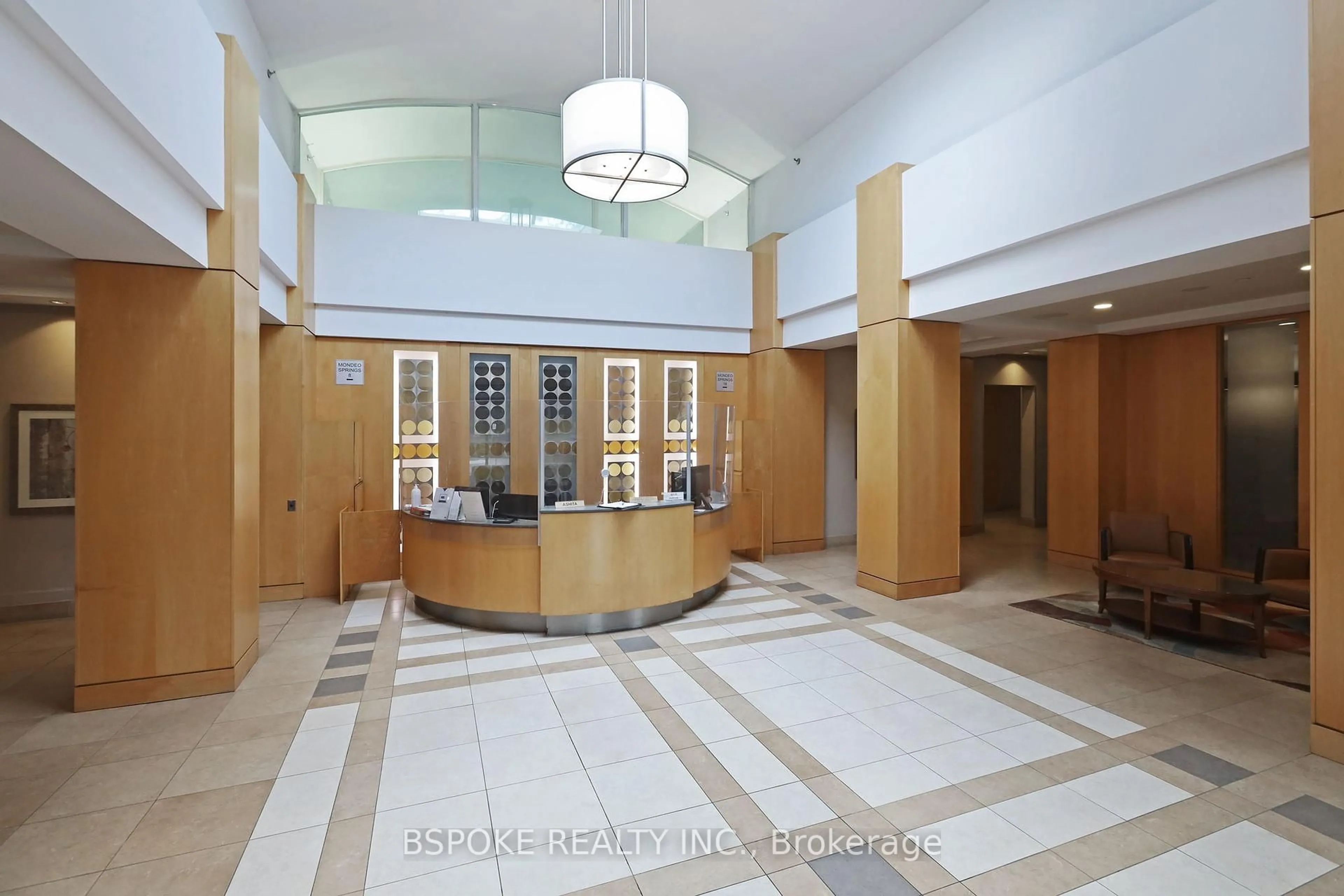 Indoor foyer for 18 Mondeo Dr #PH27, Toronto Ontario M1P 5C8