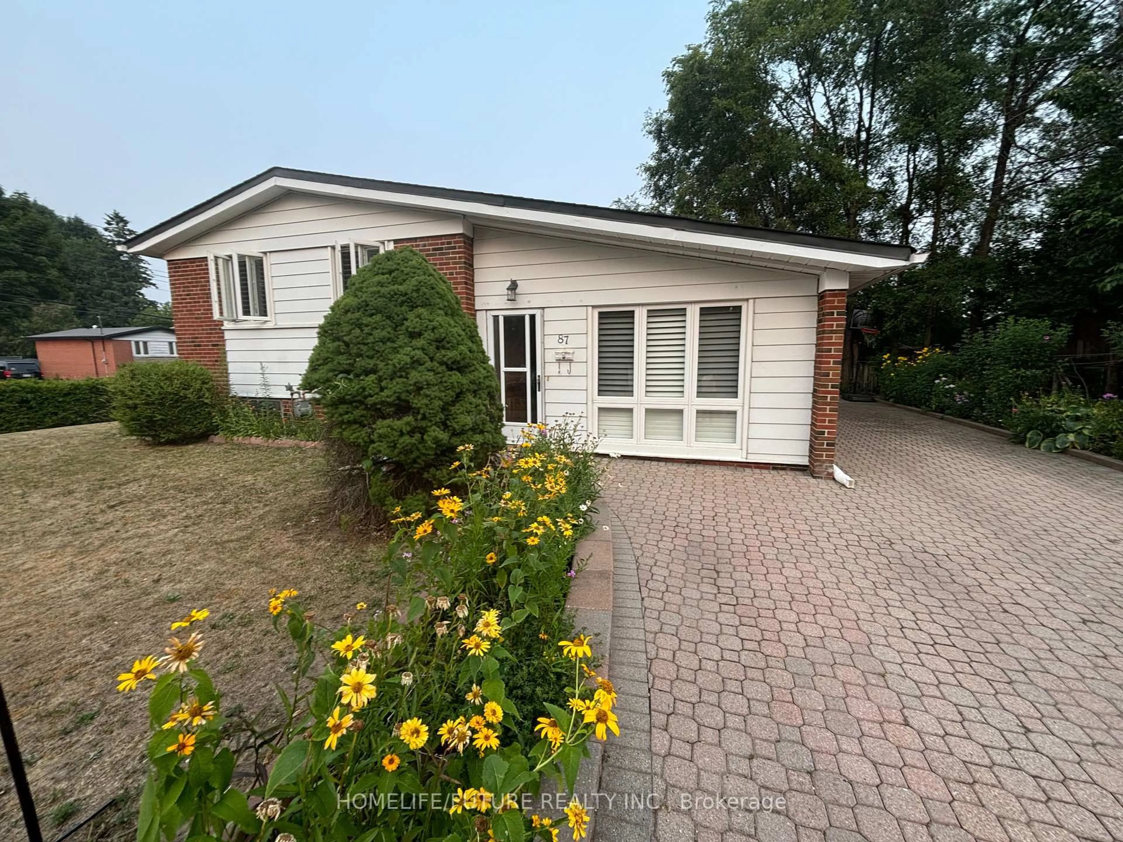 A pic from outside/outdoor area/front of a property/back of a property/a pic from drone, street for 87 Pandora Circ, Toronto Ontario M1H 1V6
