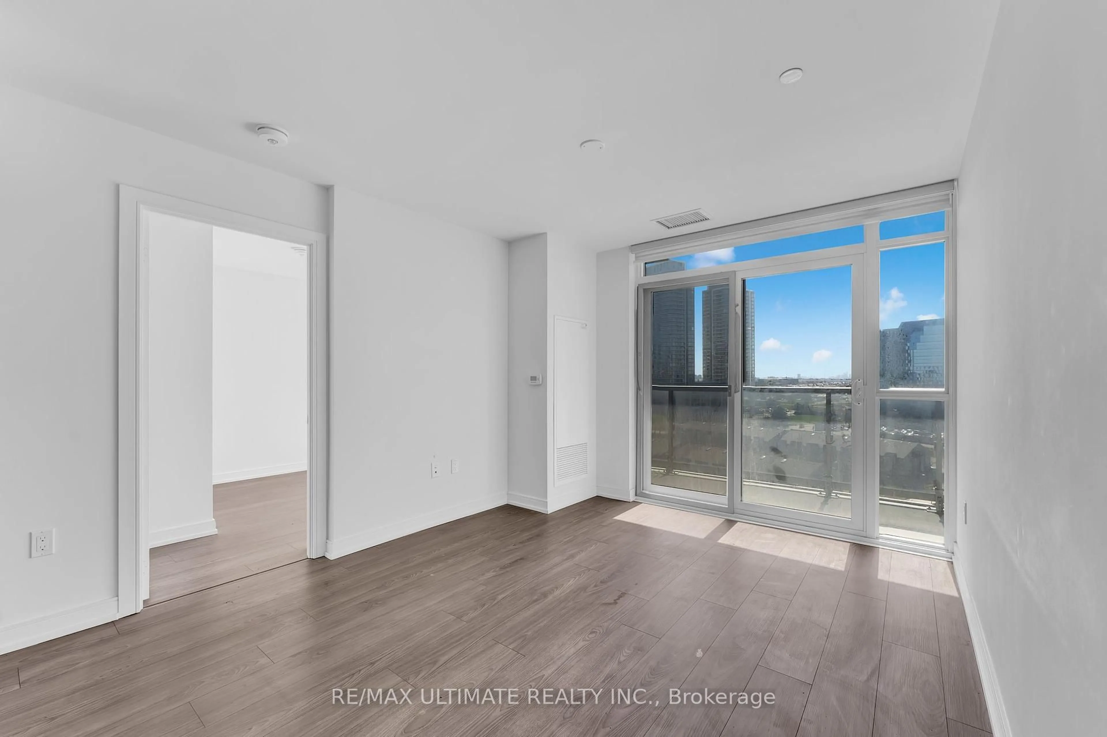 A pic of a room for 225 Village Green Sq #1006, Toronto Ontario M1S 0N4