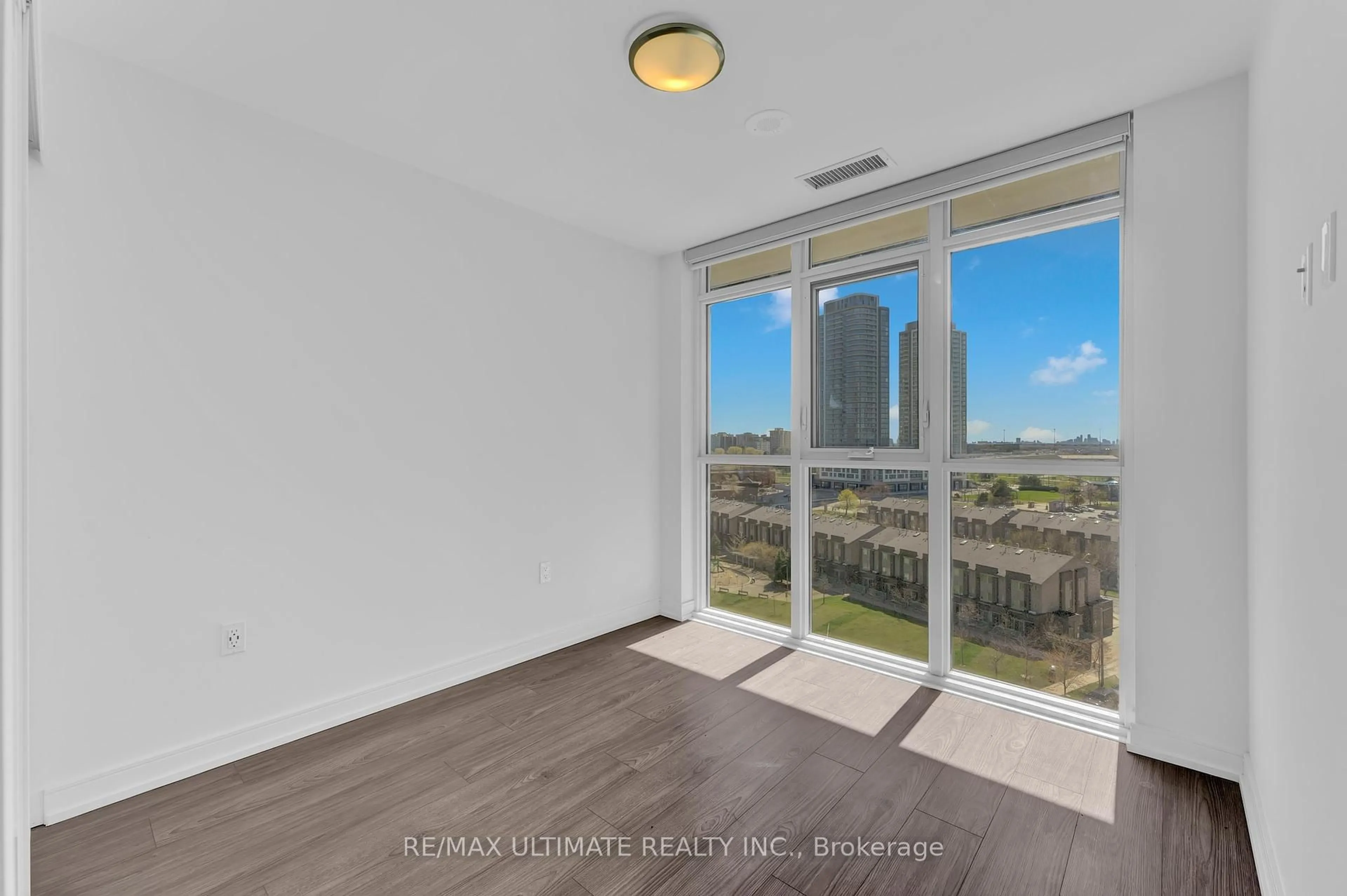 A pic of a room for 225 Village Green Sq #1006, Toronto Ontario M1S 0N4