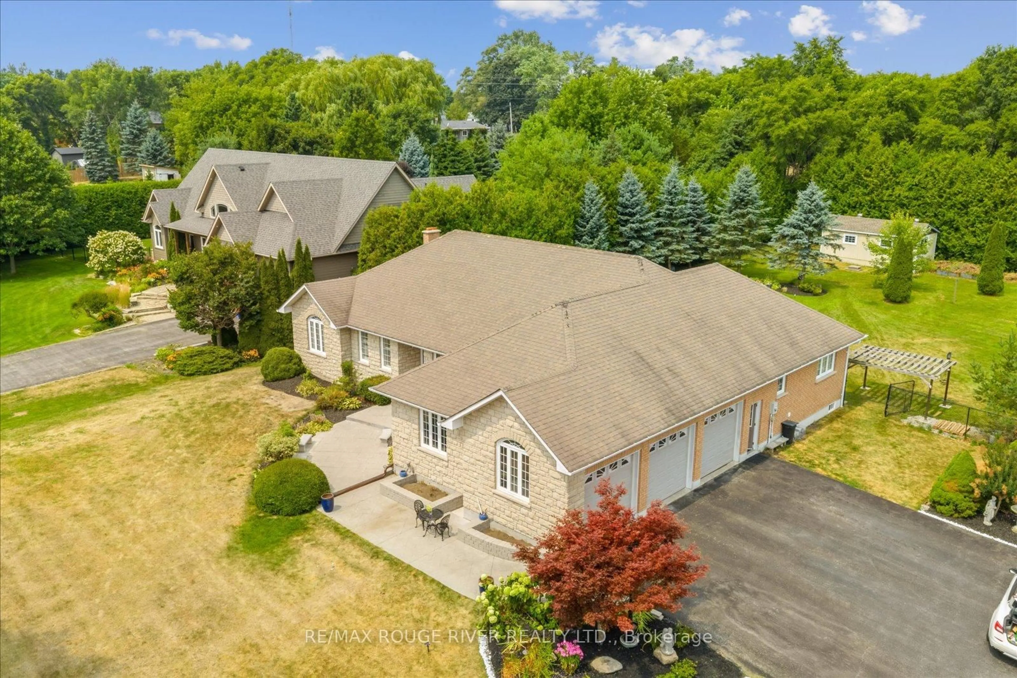 A pic from outside/outdoor area/front of a property/back of a property/a pic from drone, street for 4588 Paynes Cres, Clarington Ontario L0A 1J0