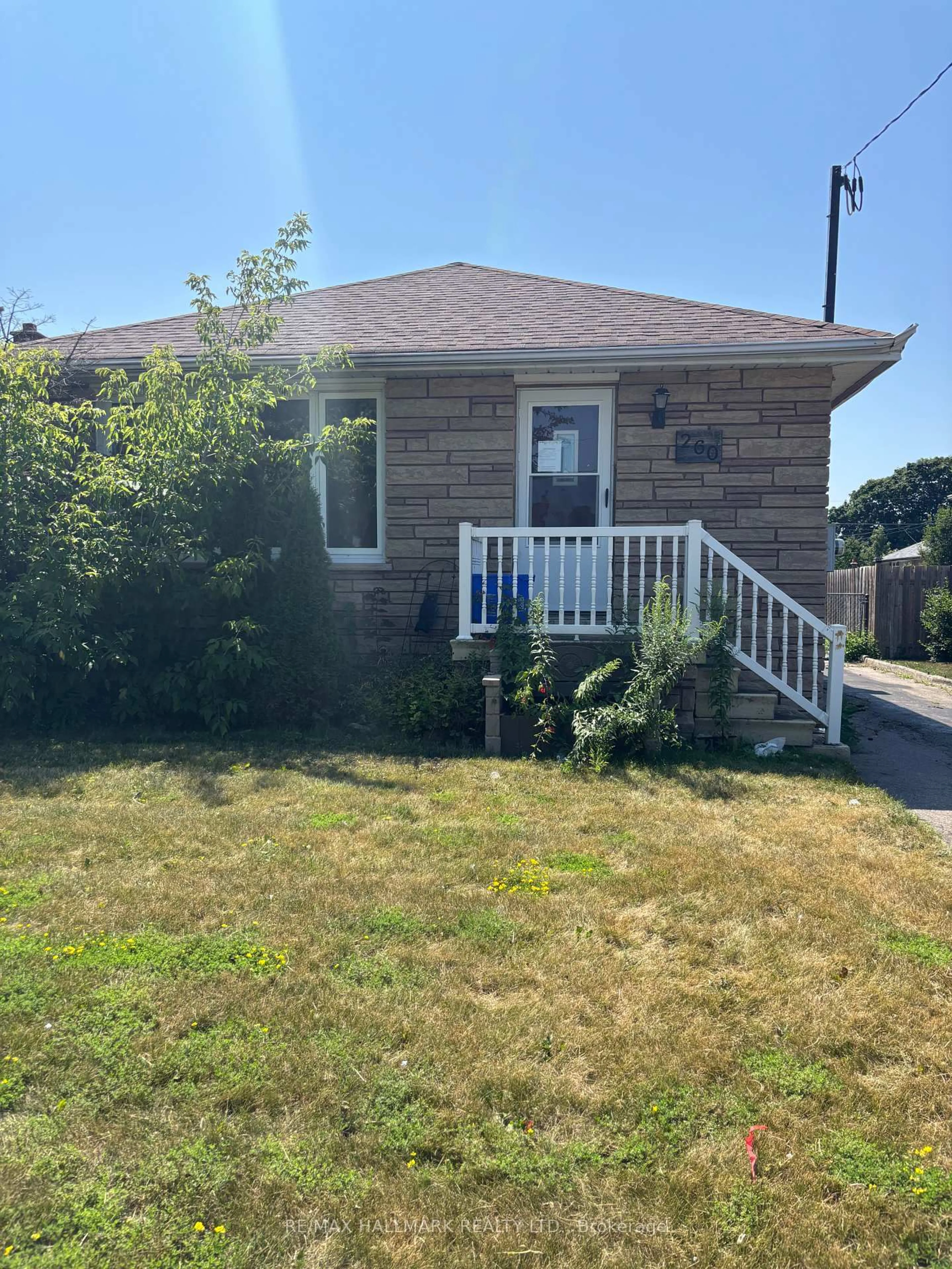 Home with vinyl exterior material, street for 260 Farewell Ave, Oshawa Ontario L1H 6L9